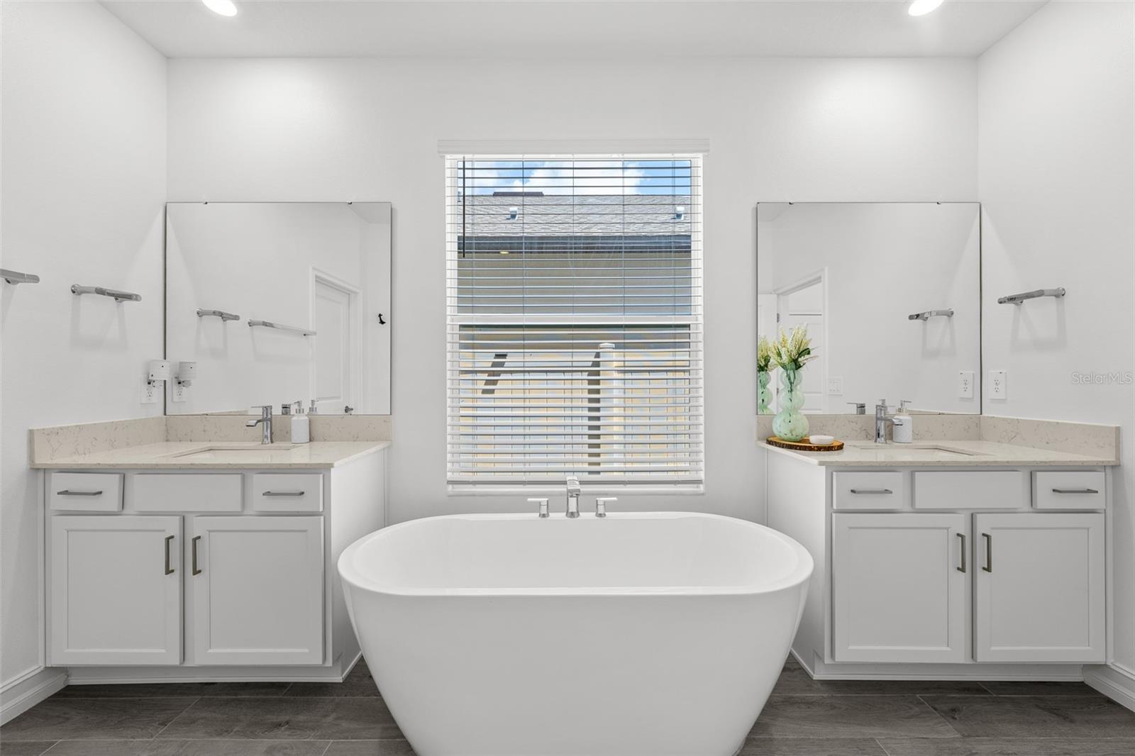 18242 SERENE LAKE LOOP, LUTZ, FL, 33548