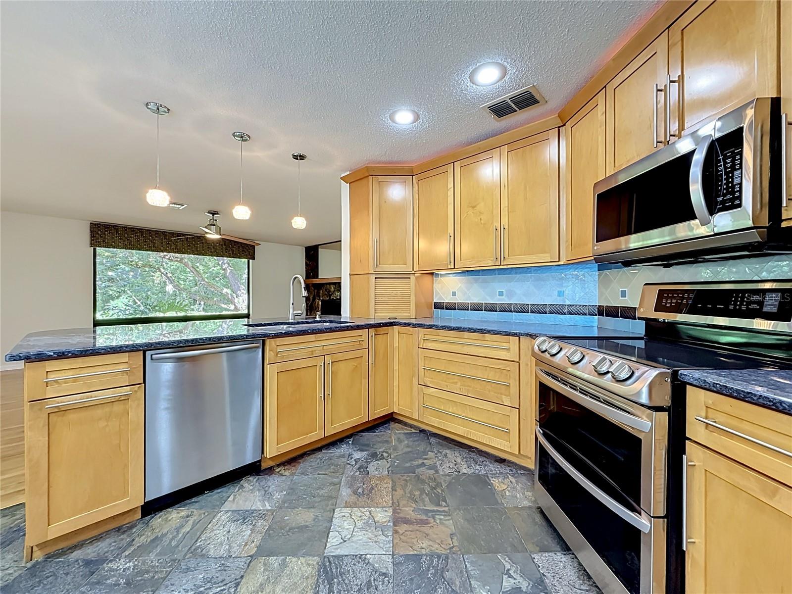 2065 BRADY DR, DUNEDIN, FL, 34698