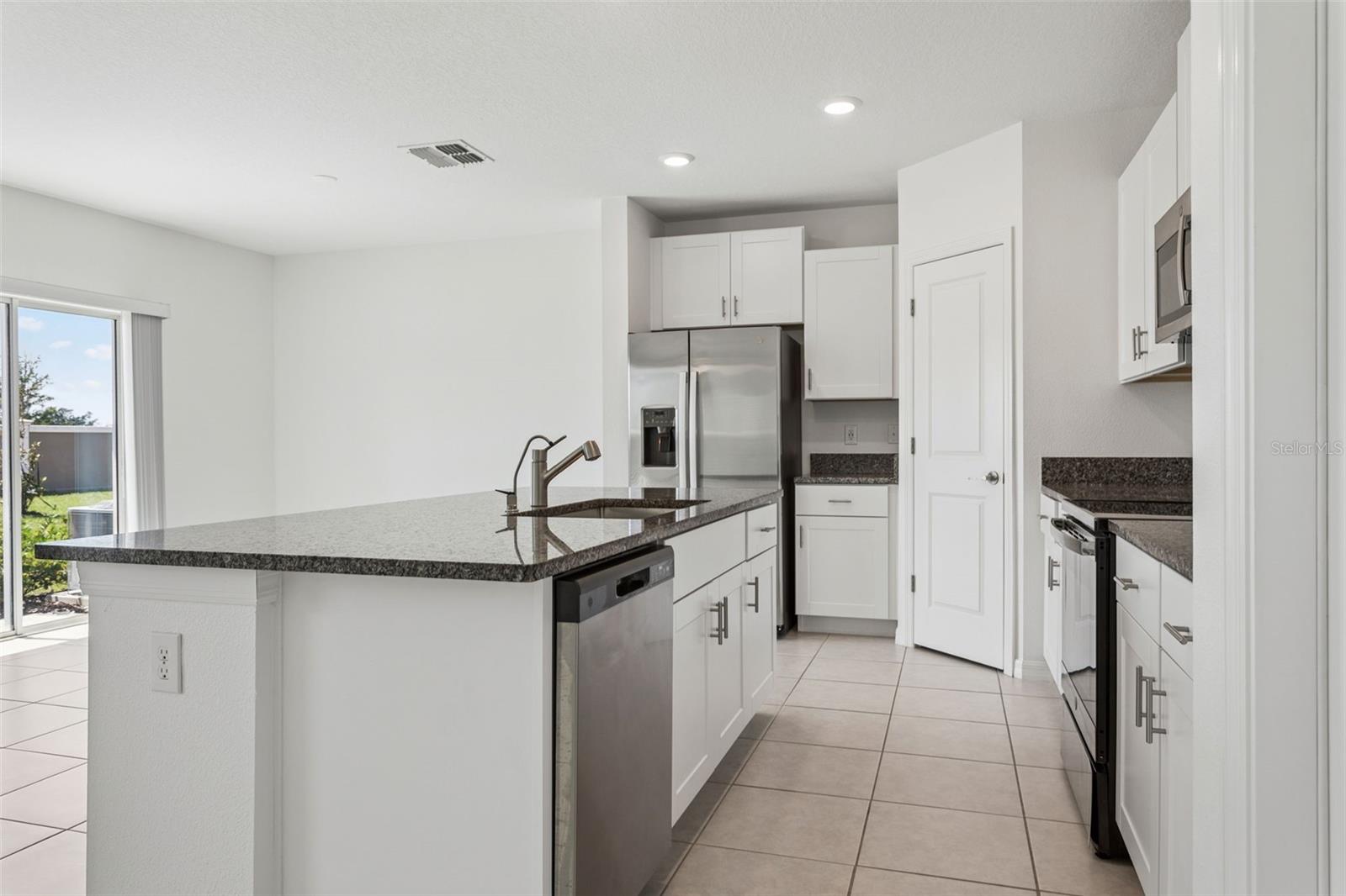 11000 RADIANT SHORE LOOP, SAN ANTONIO, FL, 33576