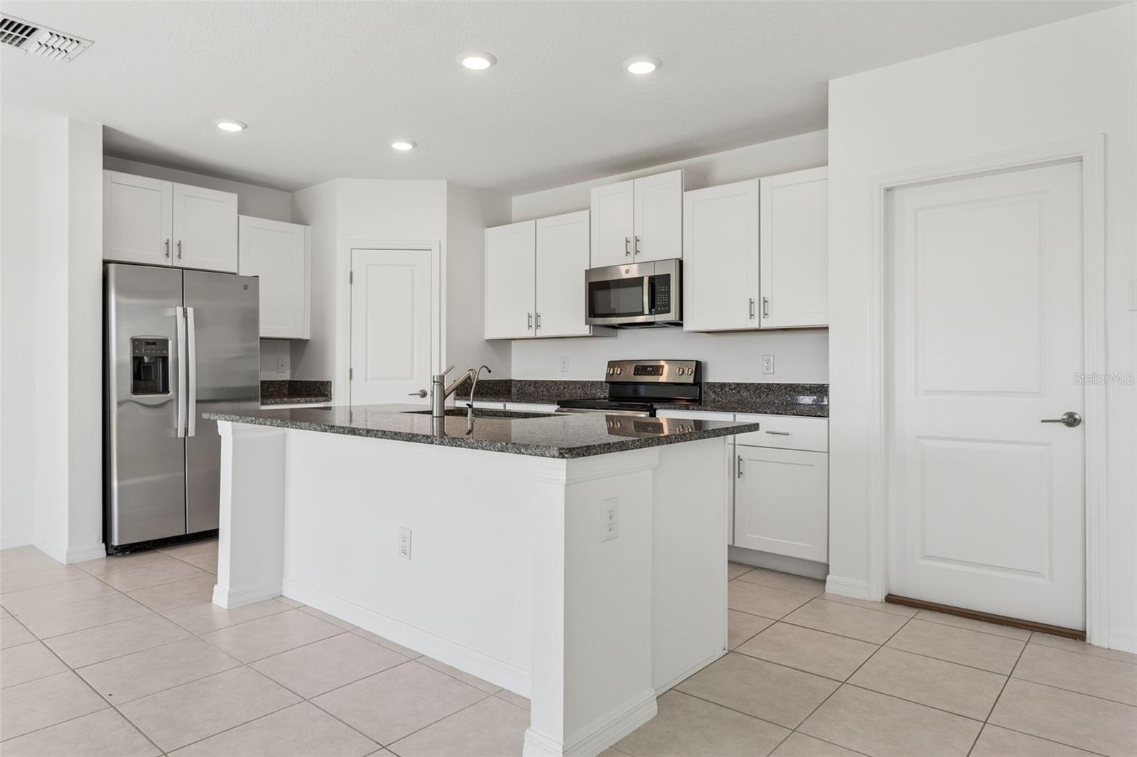 11000 RADIANT SHORE LOOP, SAN ANTONIO, FL, 33576