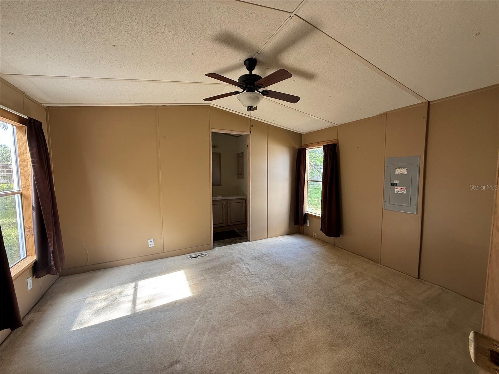 806 NEW HAMPSHIRE AVE, WILDWOOD, FL, 34785