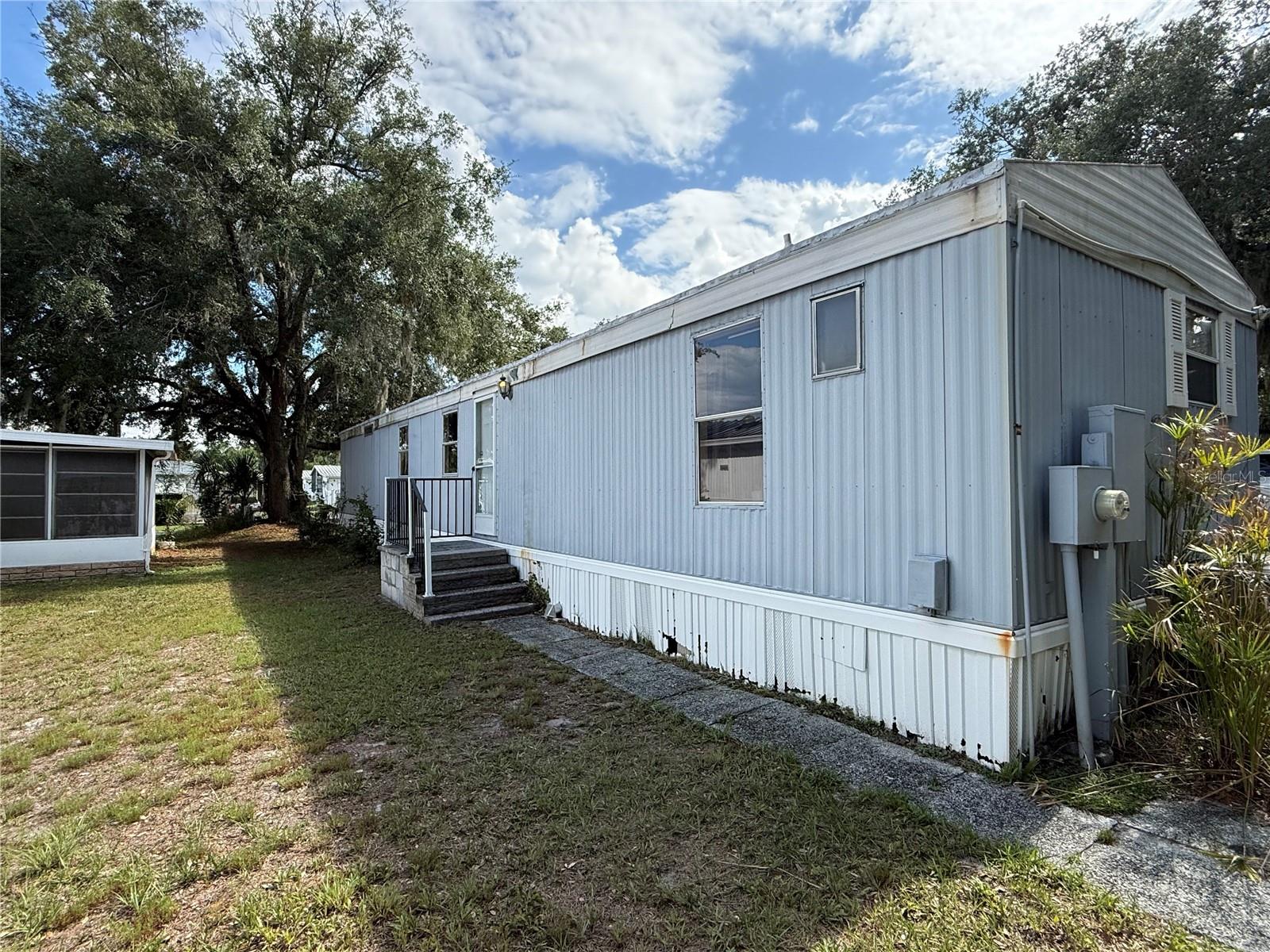 806 NEW HAMPSHIRE AVE, WILDWOOD, FL, 34785