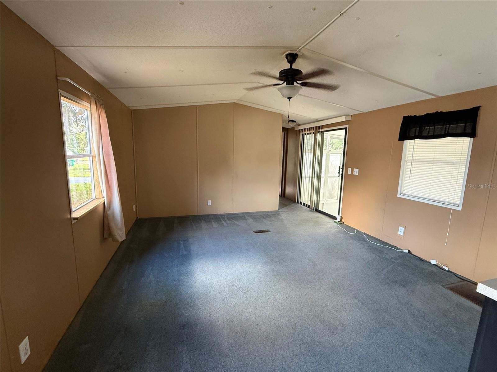 806 NEW HAMPSHIRE AVE, WILDWOOD, FL, 34785