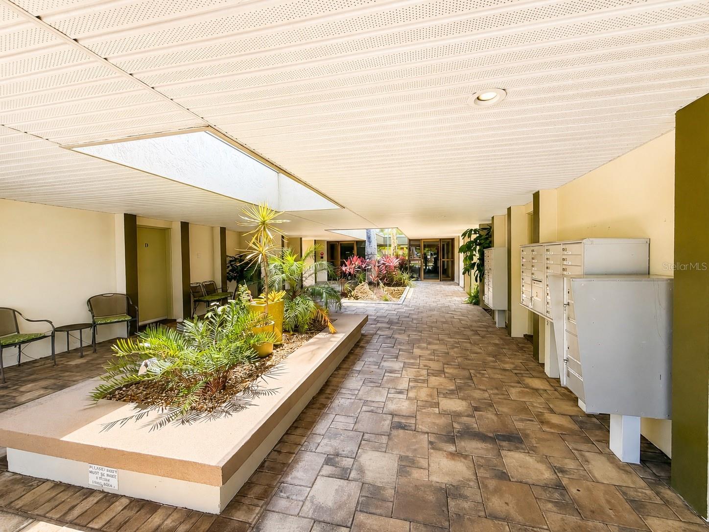 2437 HARBOR BLVD #102, PORT CHARLOTTE, FL, 33952
