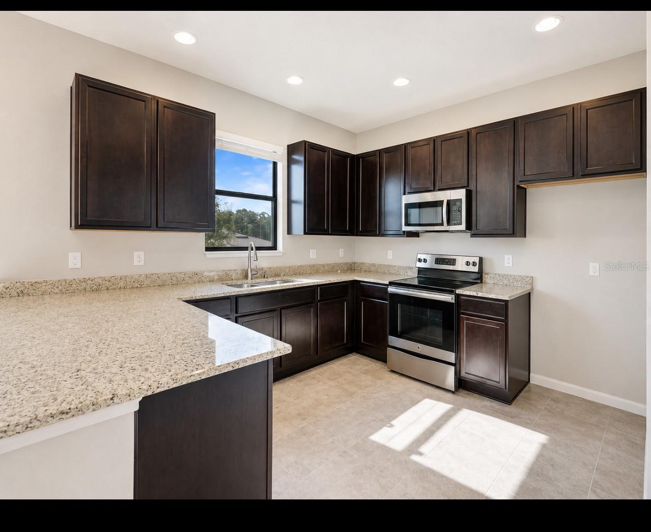 9175 CHANDLER DR, GROVELAND, FL, 34736