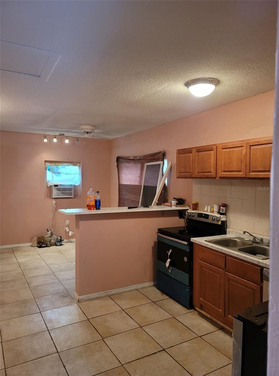 107 E CYPRESS ST, KISSIMMEE, FL, 34744