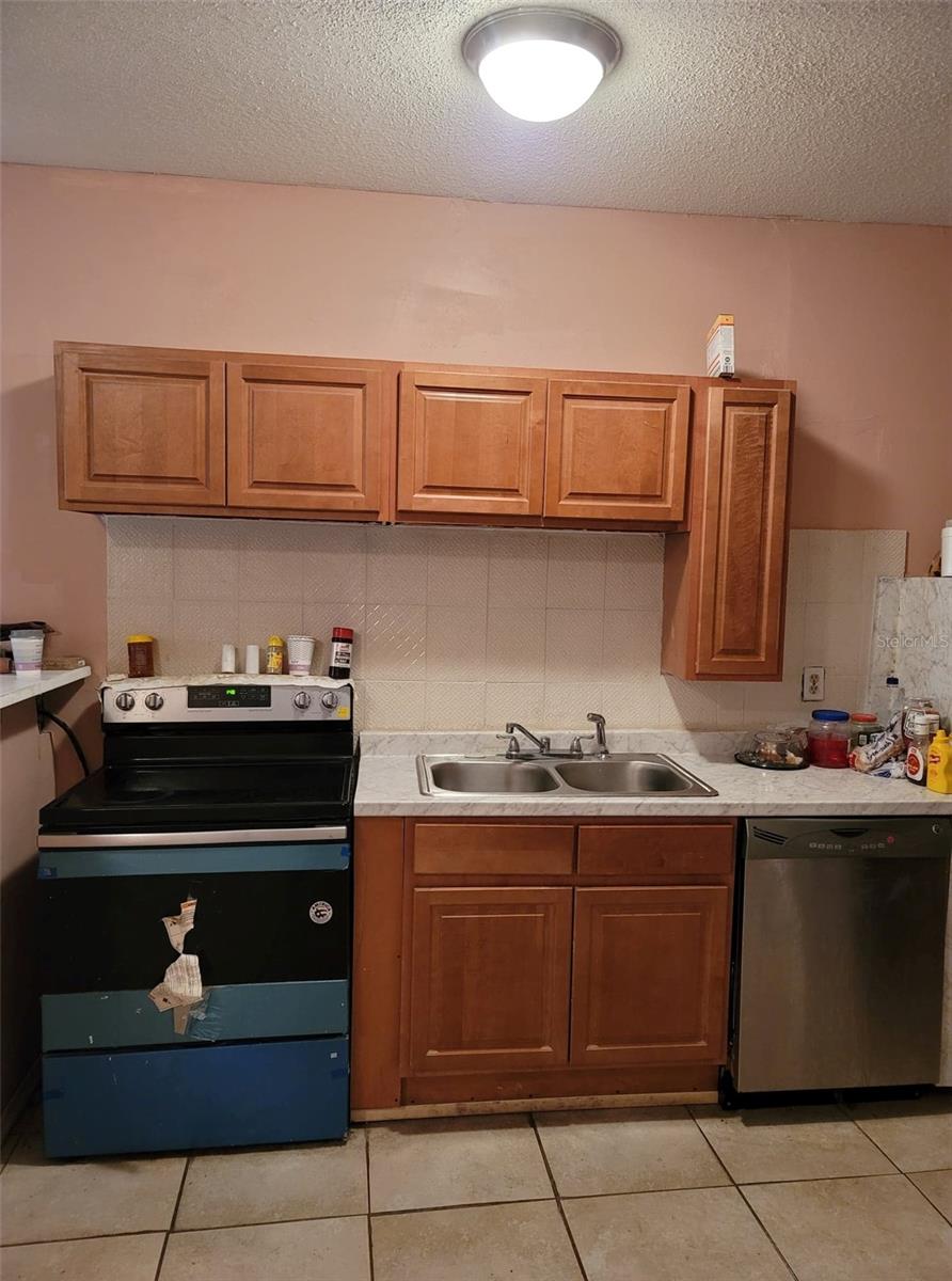 107 E CYPRESS ST, KISSIMMEE, FL, 34744