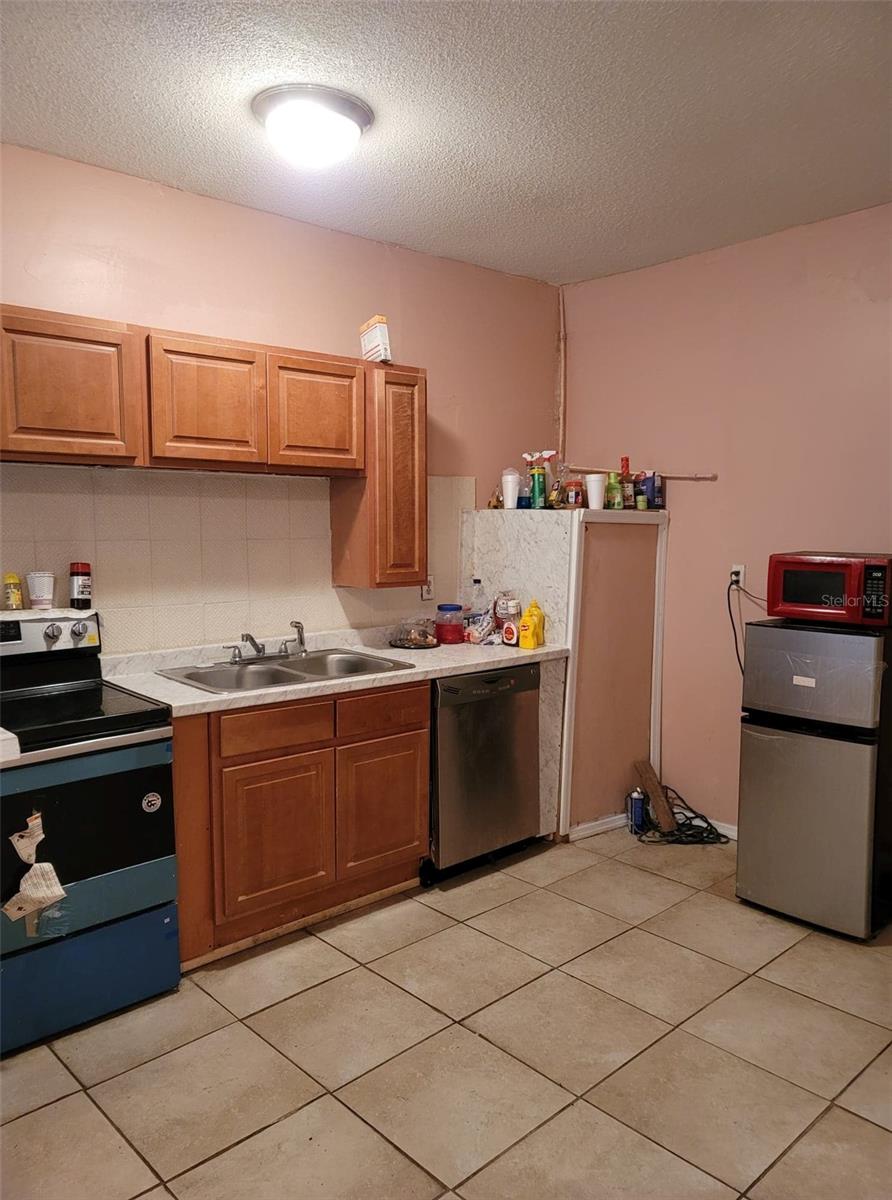 107 E CYPRESS ST, KISSIMMEE, FL, 34744