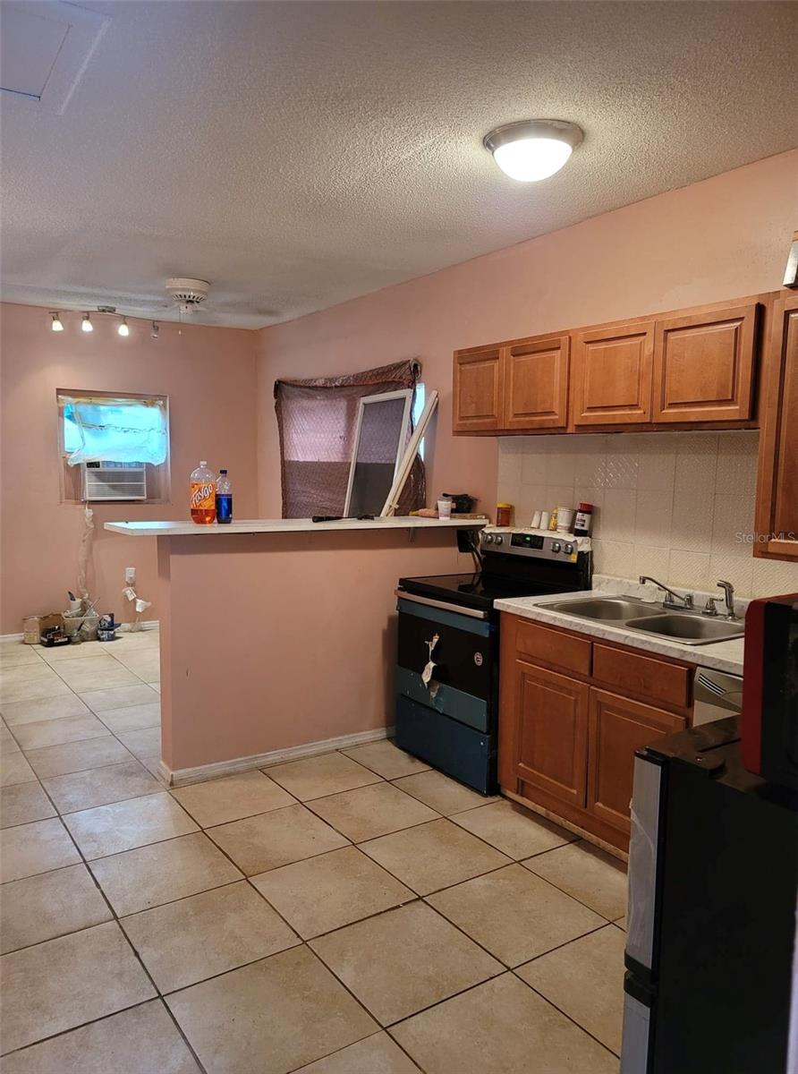107 E CYPRESS ST, KISSIMMEE, FL, 34744