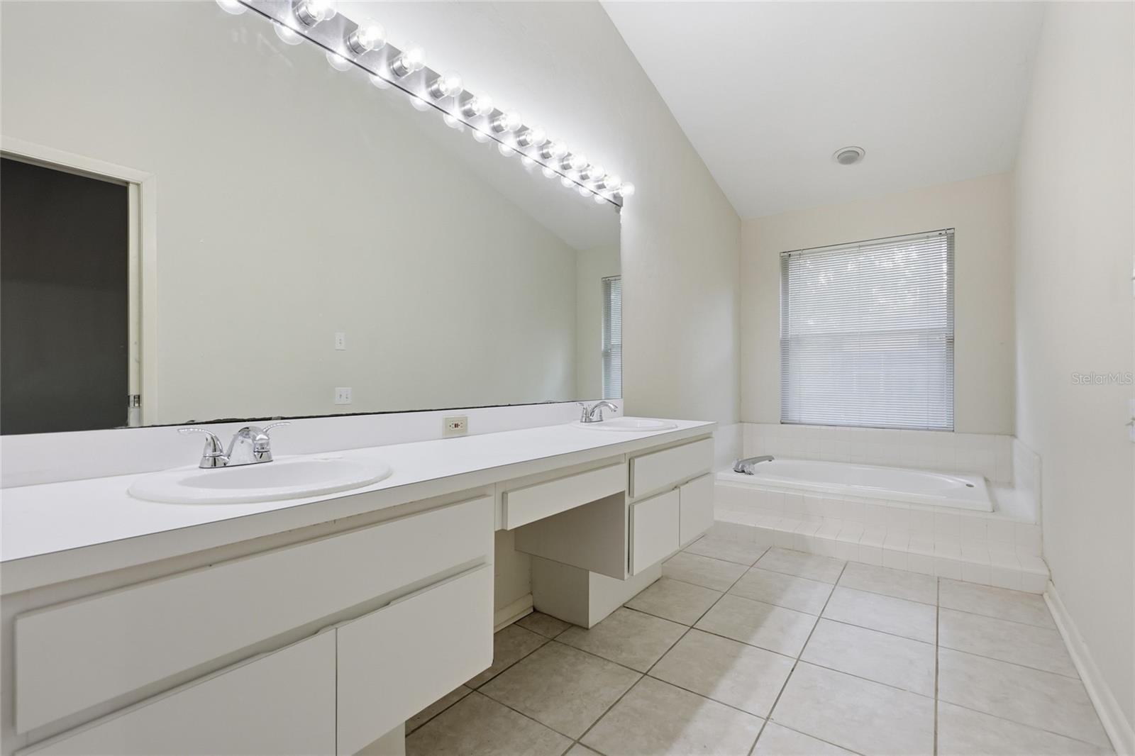 1736 NW 16TH PL, GAINESVILLE, FL, 32605