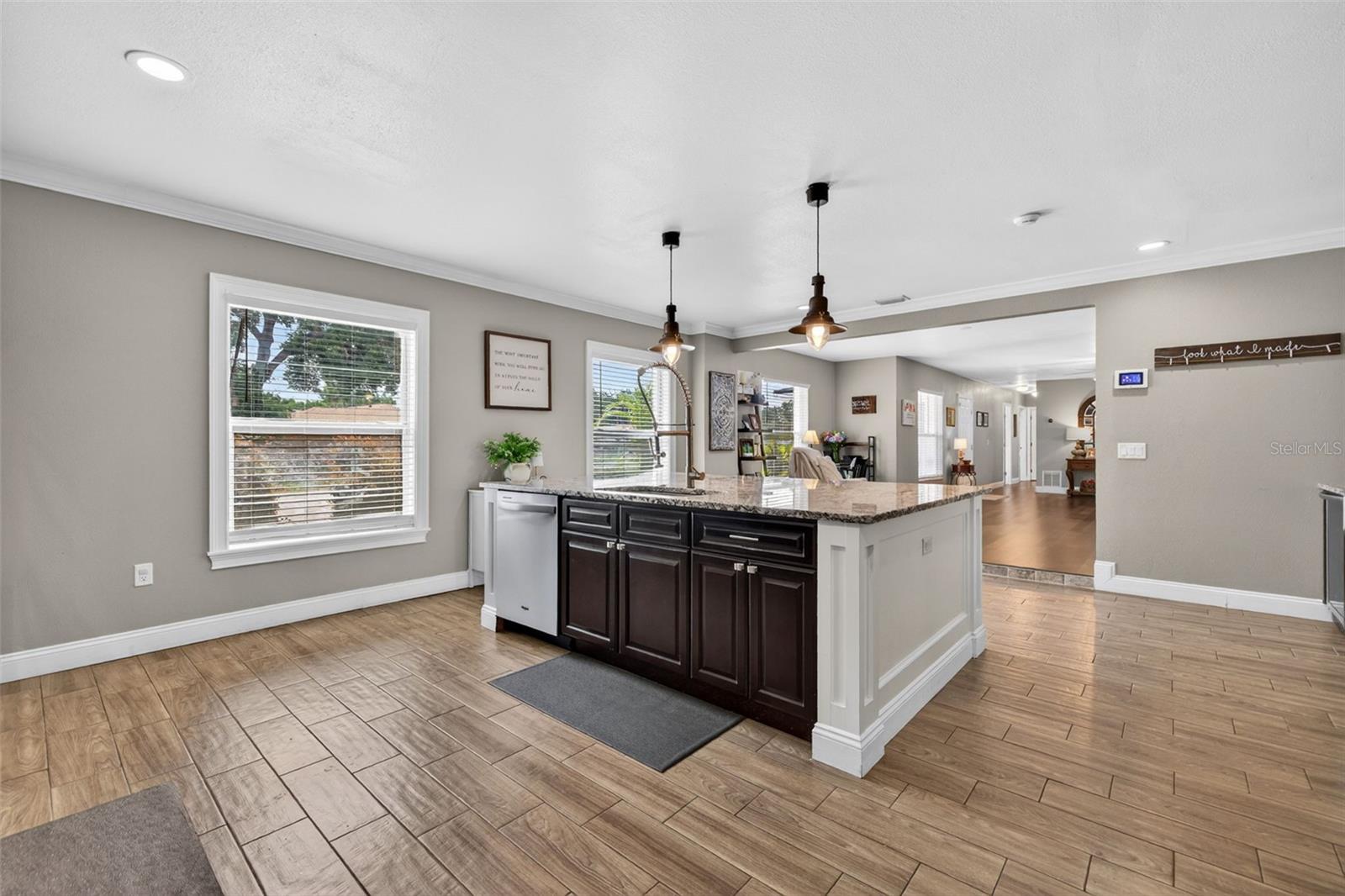 712 S OAKWOOD AVE, BRANDON, FL, 33511