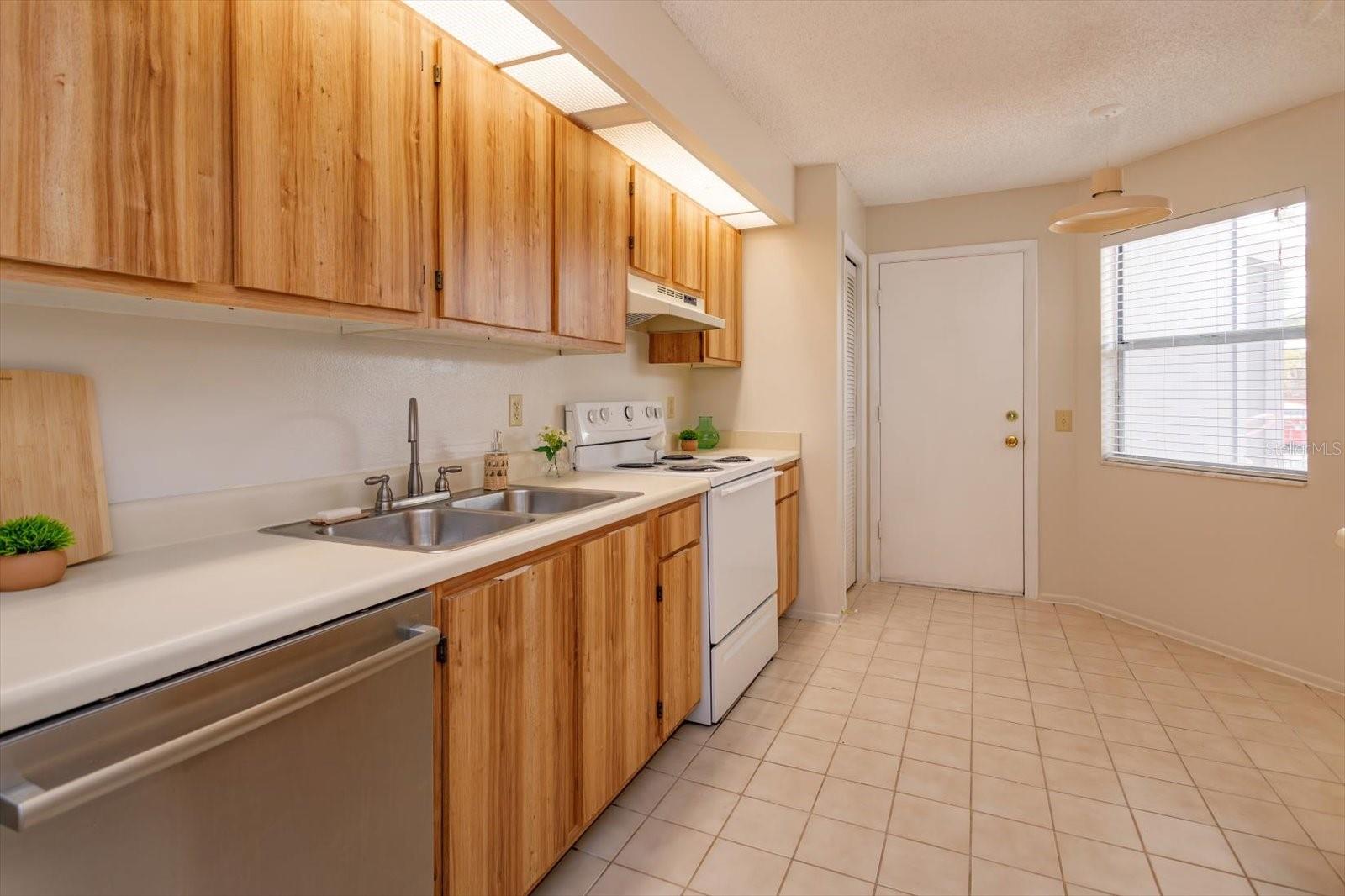 626 RED OAK CIR #106, ALTAMONTE SPRINGS, FL, 32701