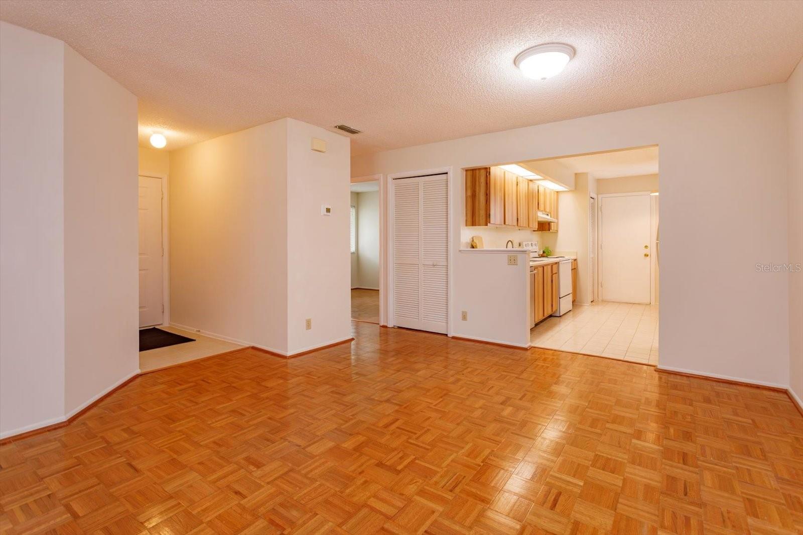 626 RED OAK CIR #106, ALTAMONTE SPRINGS, FL, 32701