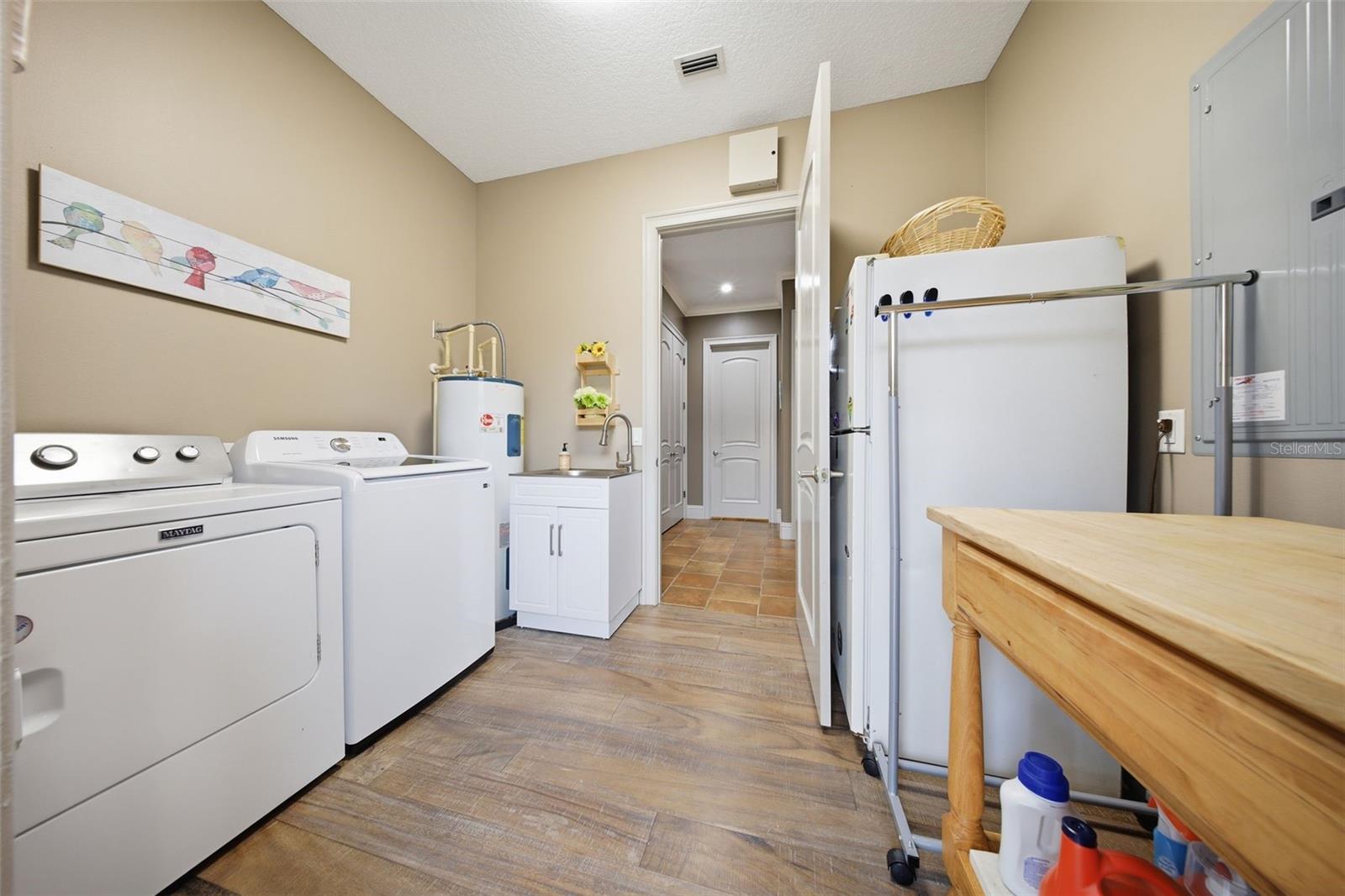 16401 E SHIRLEY SHORES RD, TAVARES, FL, 32778