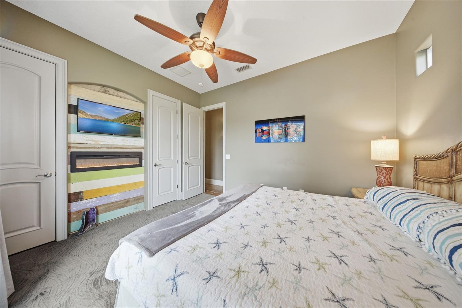 16401 E SHIRLEY SHORES RD, TAVARES, FL, 32778