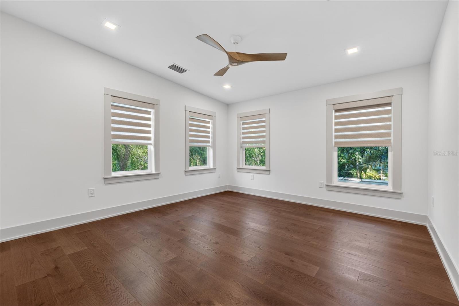 124 19TH AVE N, ST PETERSBURG, FL, 33704