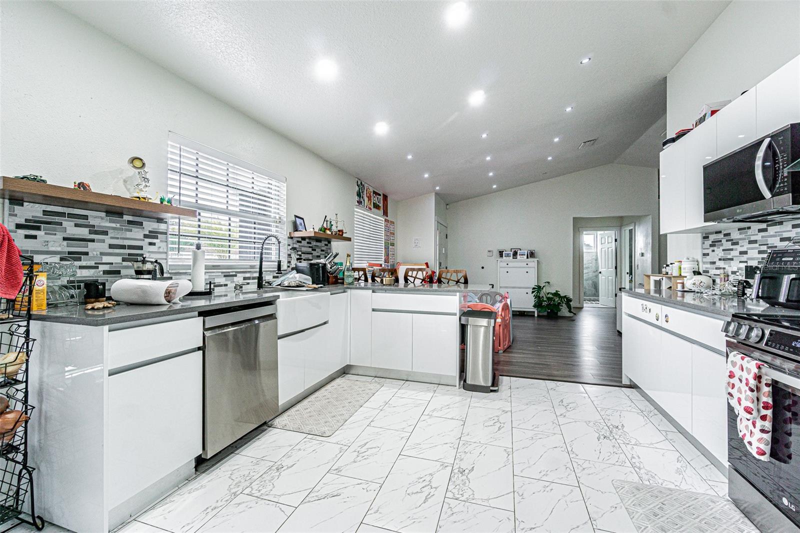 12121 COLONIAL ESTATES LN, RIVERVIEW, FL, 33579