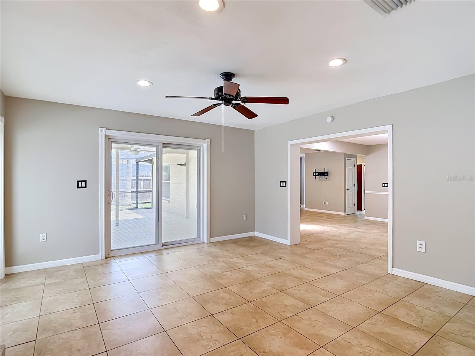 811 AMBASSADOR LOOP, TAMPA, FL, 33613