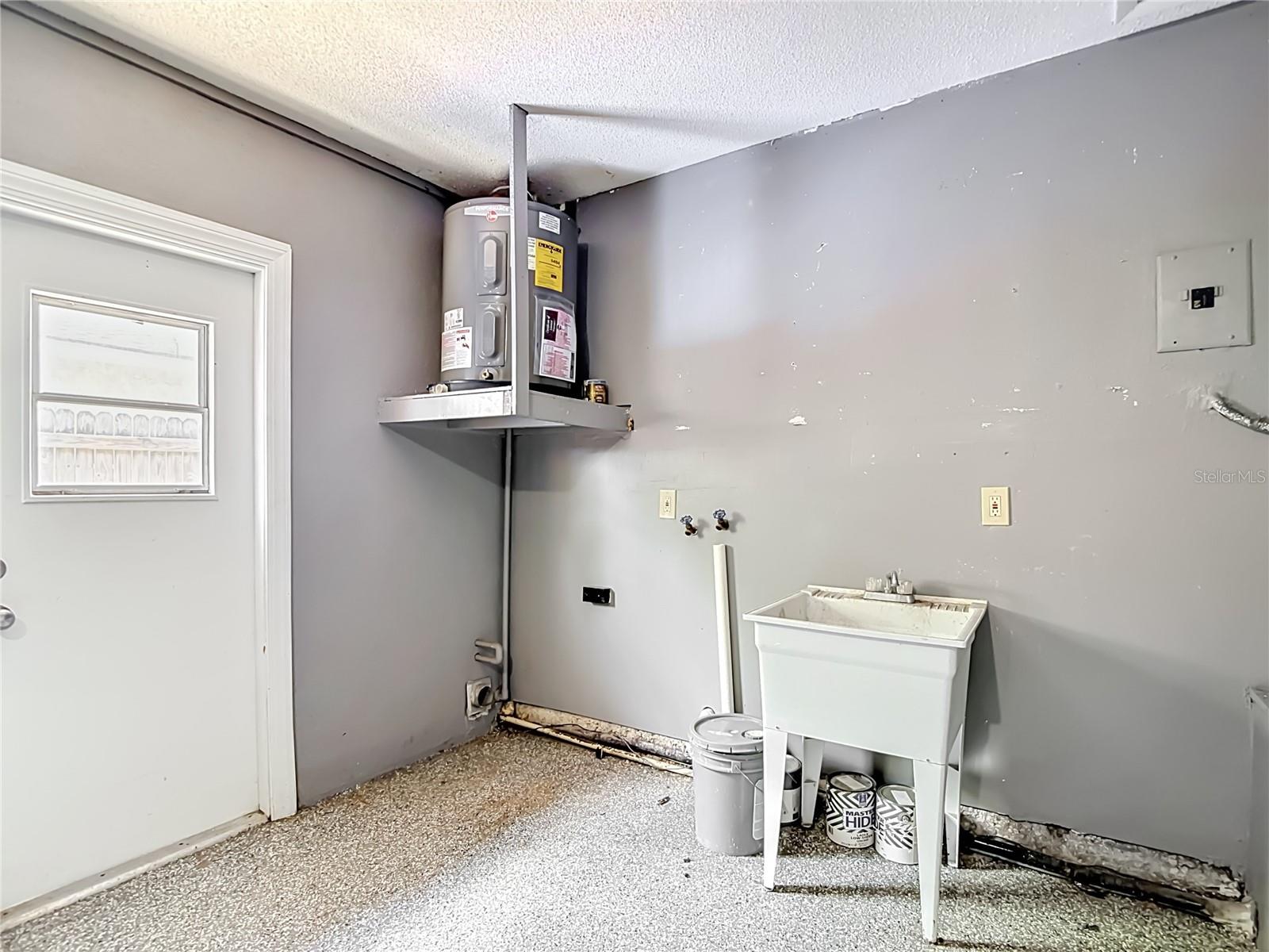 811 AMBASSADOR LOOP, TAMPA, FL, 33613