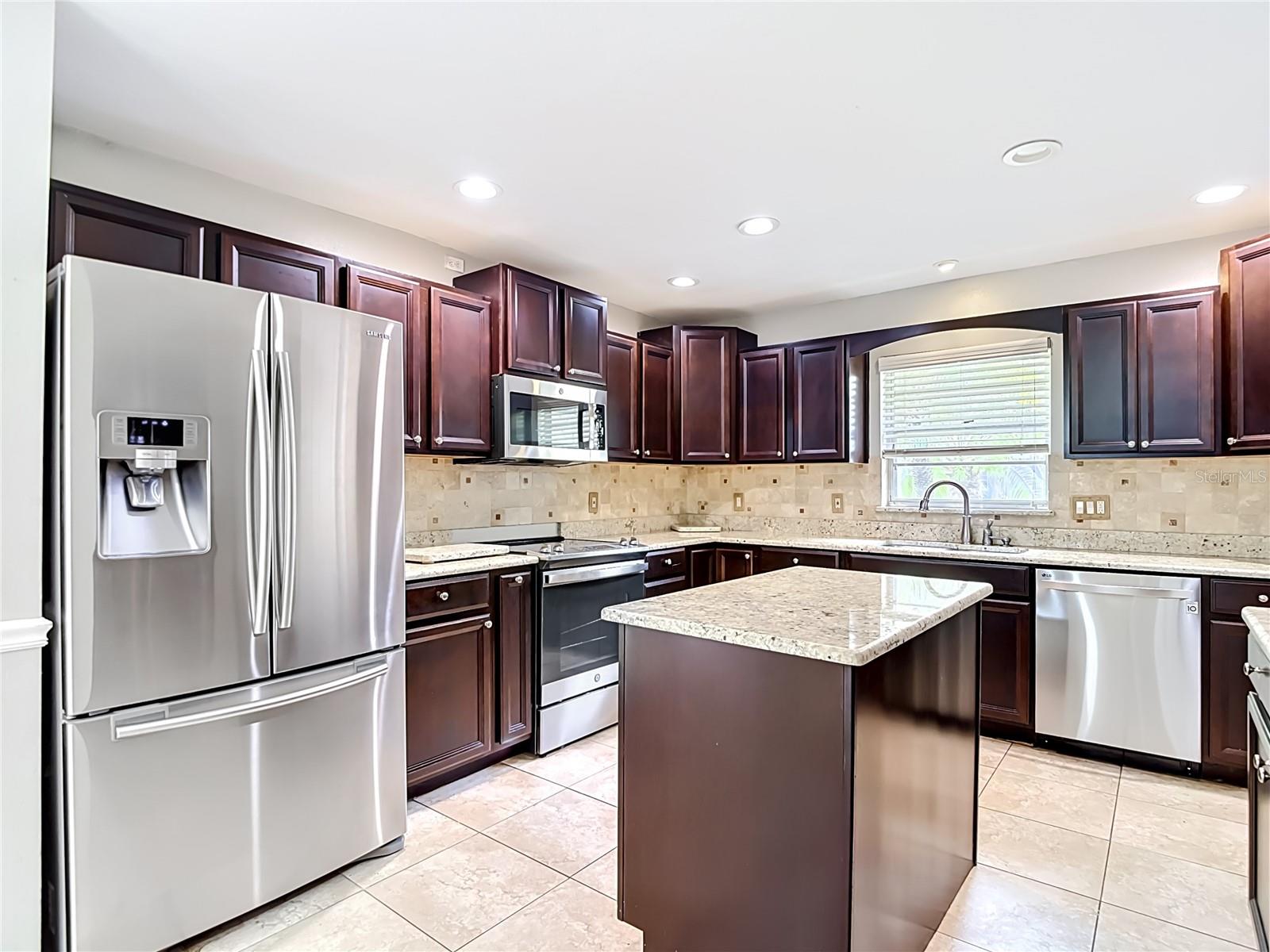811 AMBASSADOR LOOP, TAMPA, FL, 33613