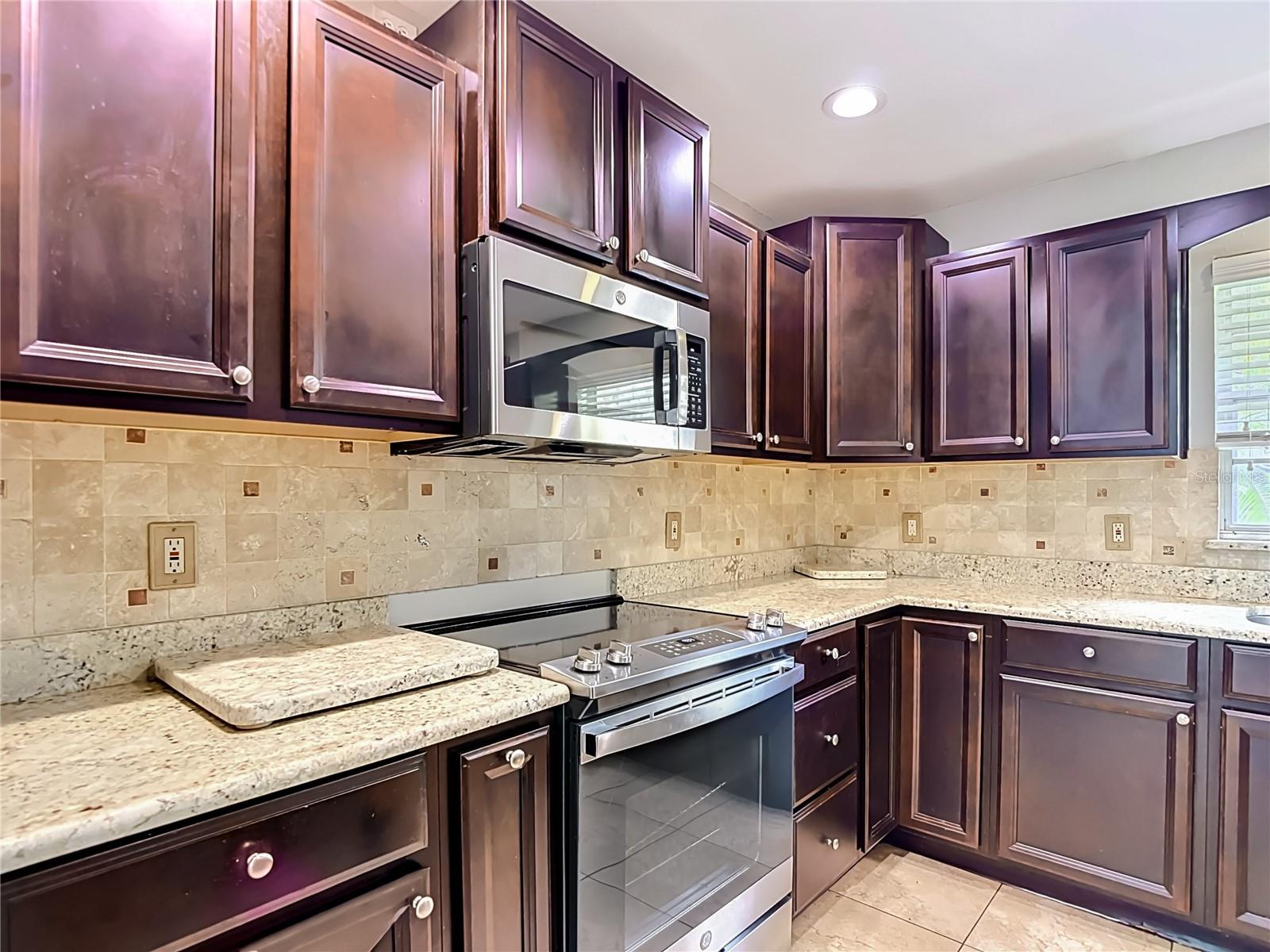 811 AMBASSADOR LOOP, TAMPA, FL, 33613