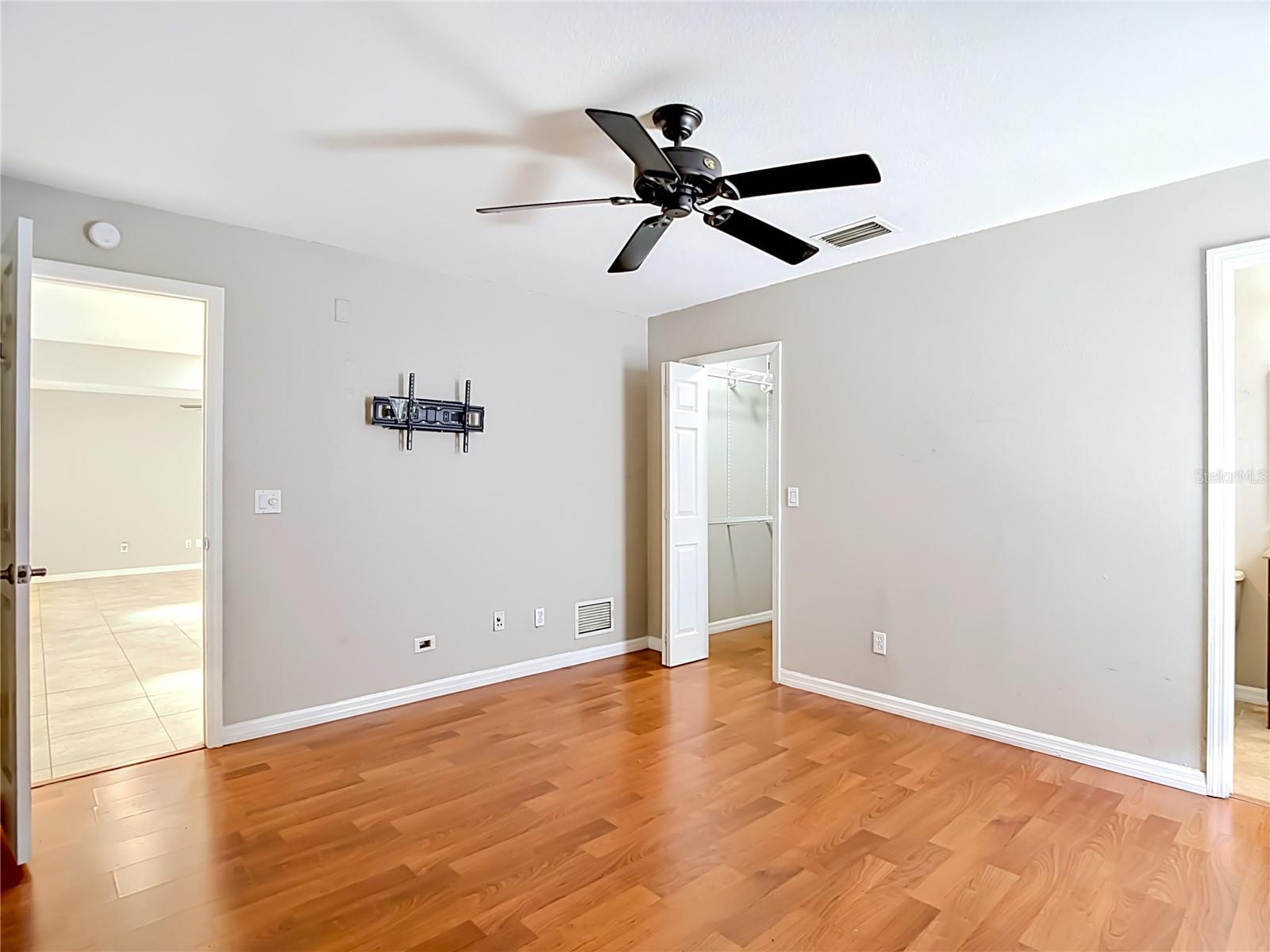 811 AMBASSADOR LOOP, TAMPA, FL, 33613