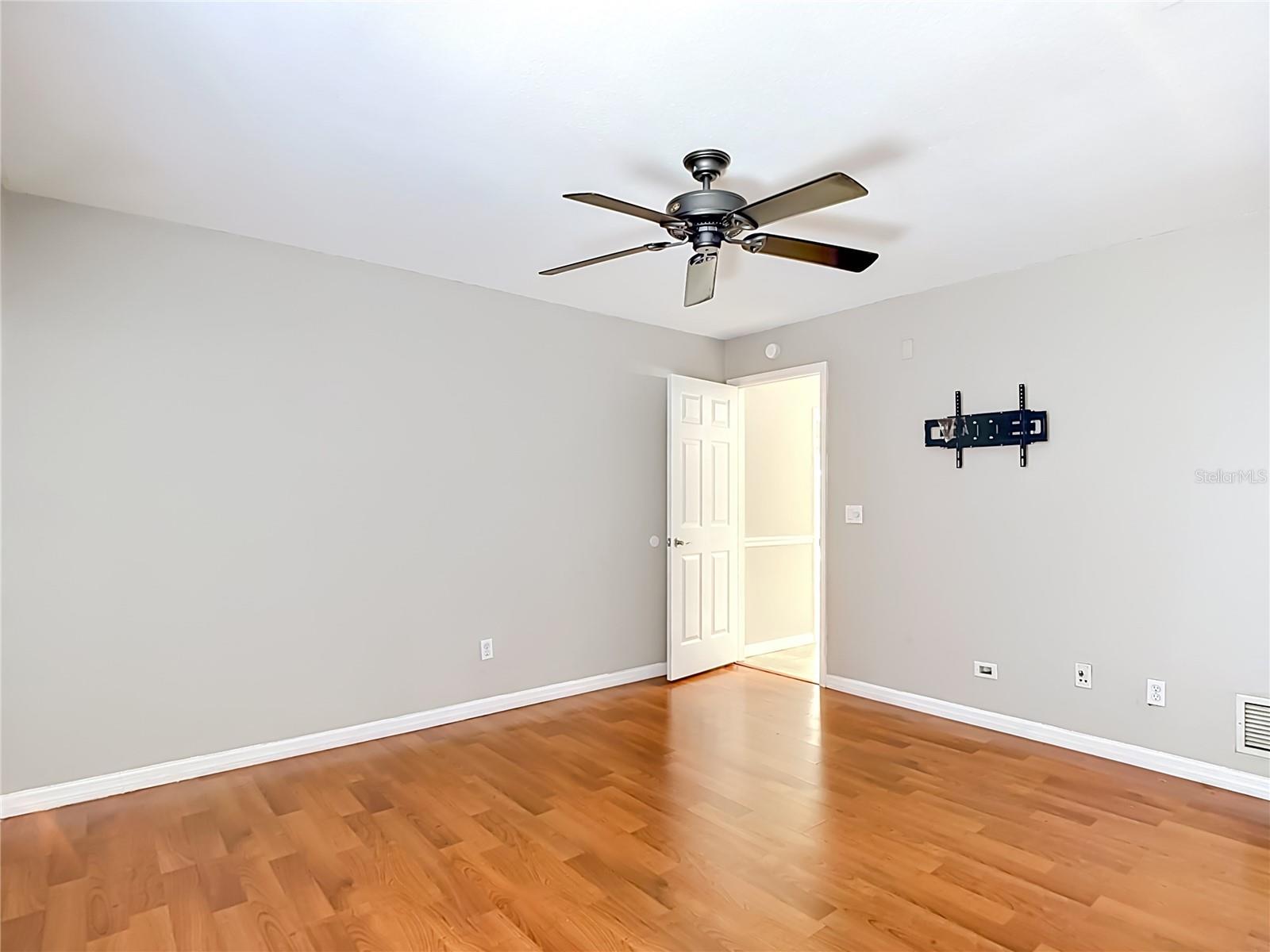 811 AMBASSADOR LOOP, TAMPA, FL, 33613