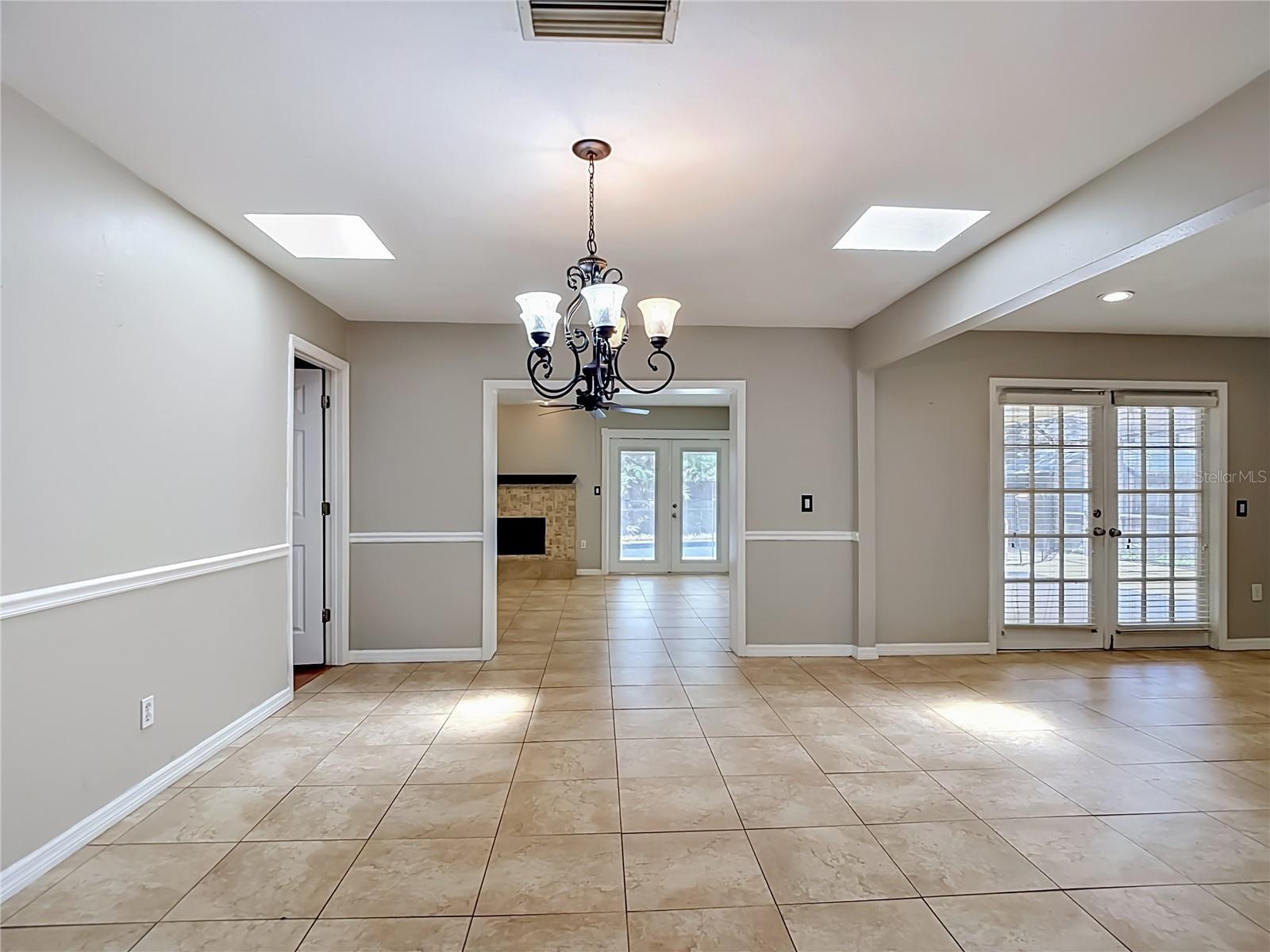 811 AMBASSADOR LOOP, TAMPA, FL, 33613
