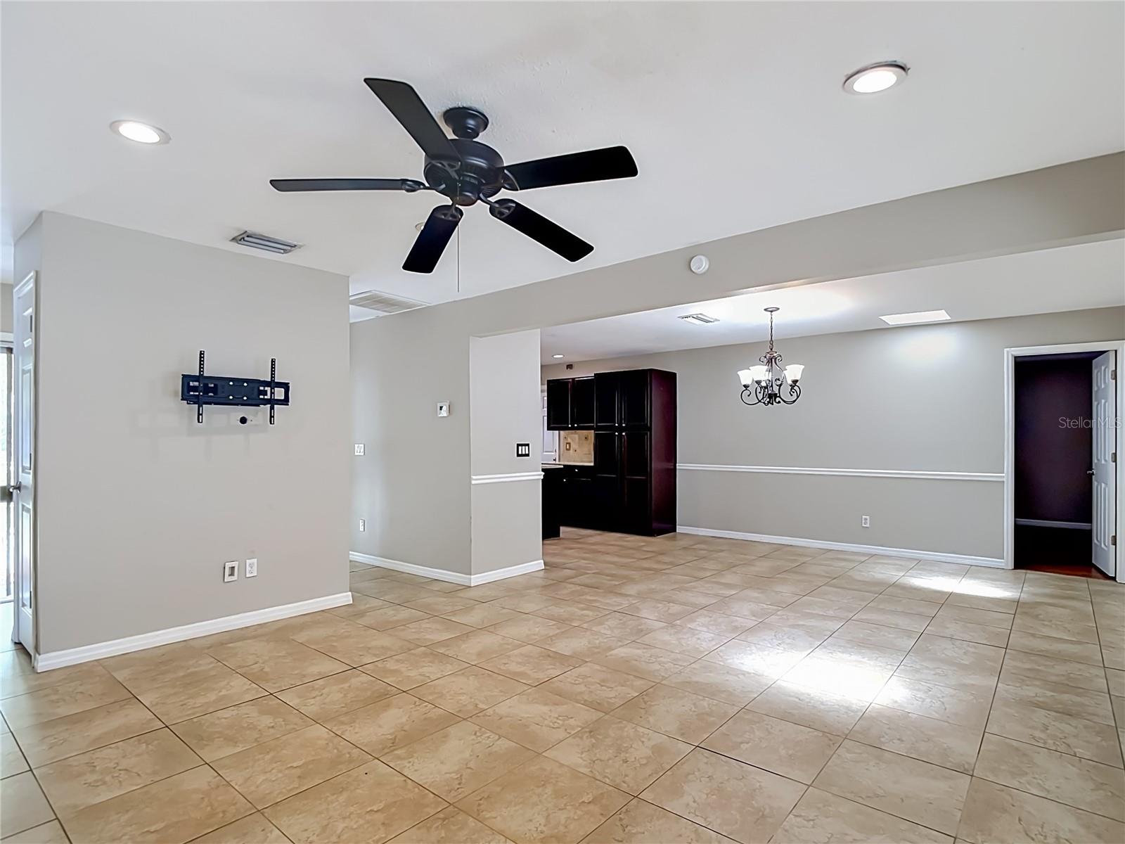 811 AMBASSADOR LOOP, TAMPA, FL, 33613