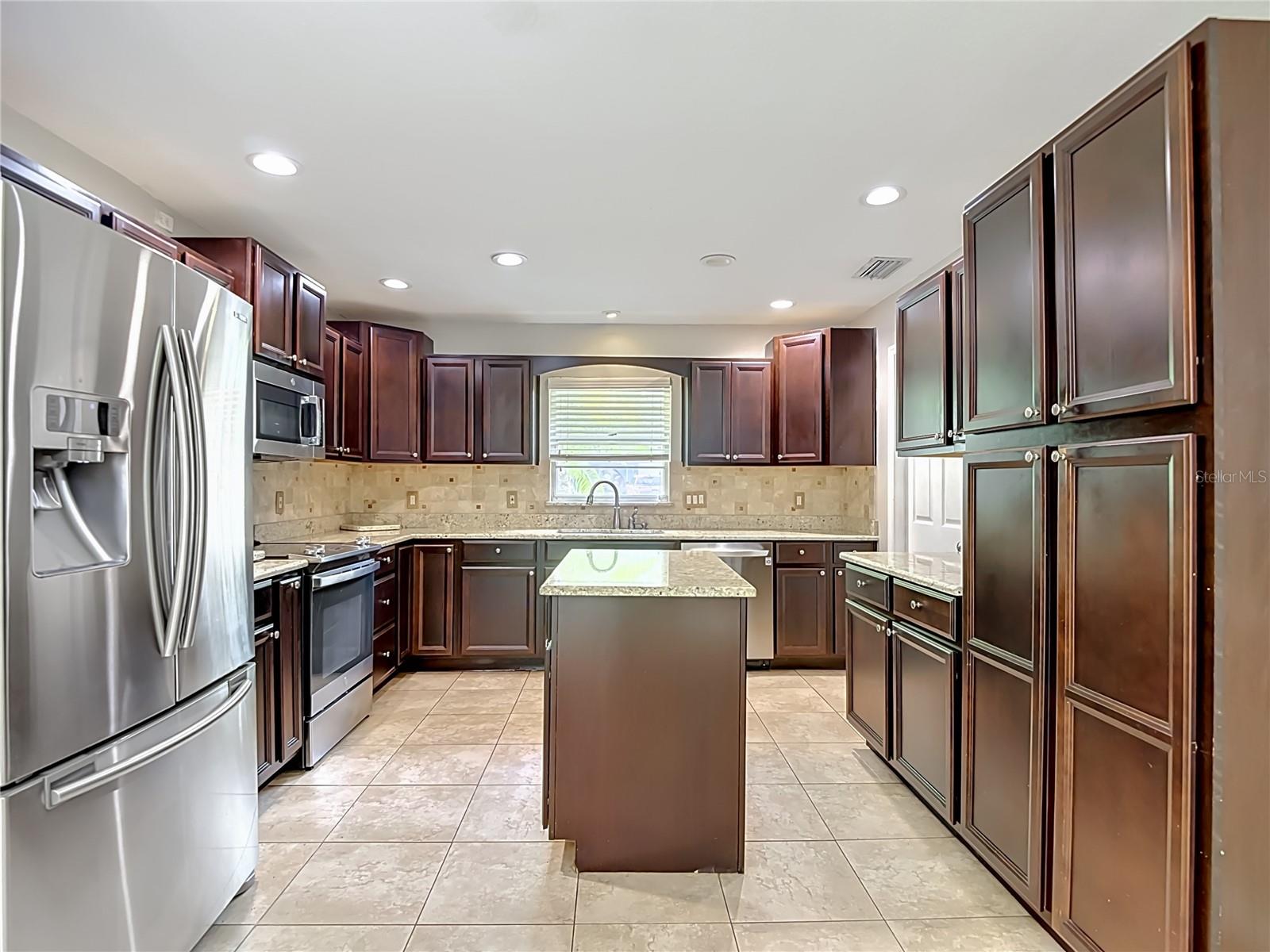 811 AMBASSADOR LOOP, TAMPA, FL, 33613