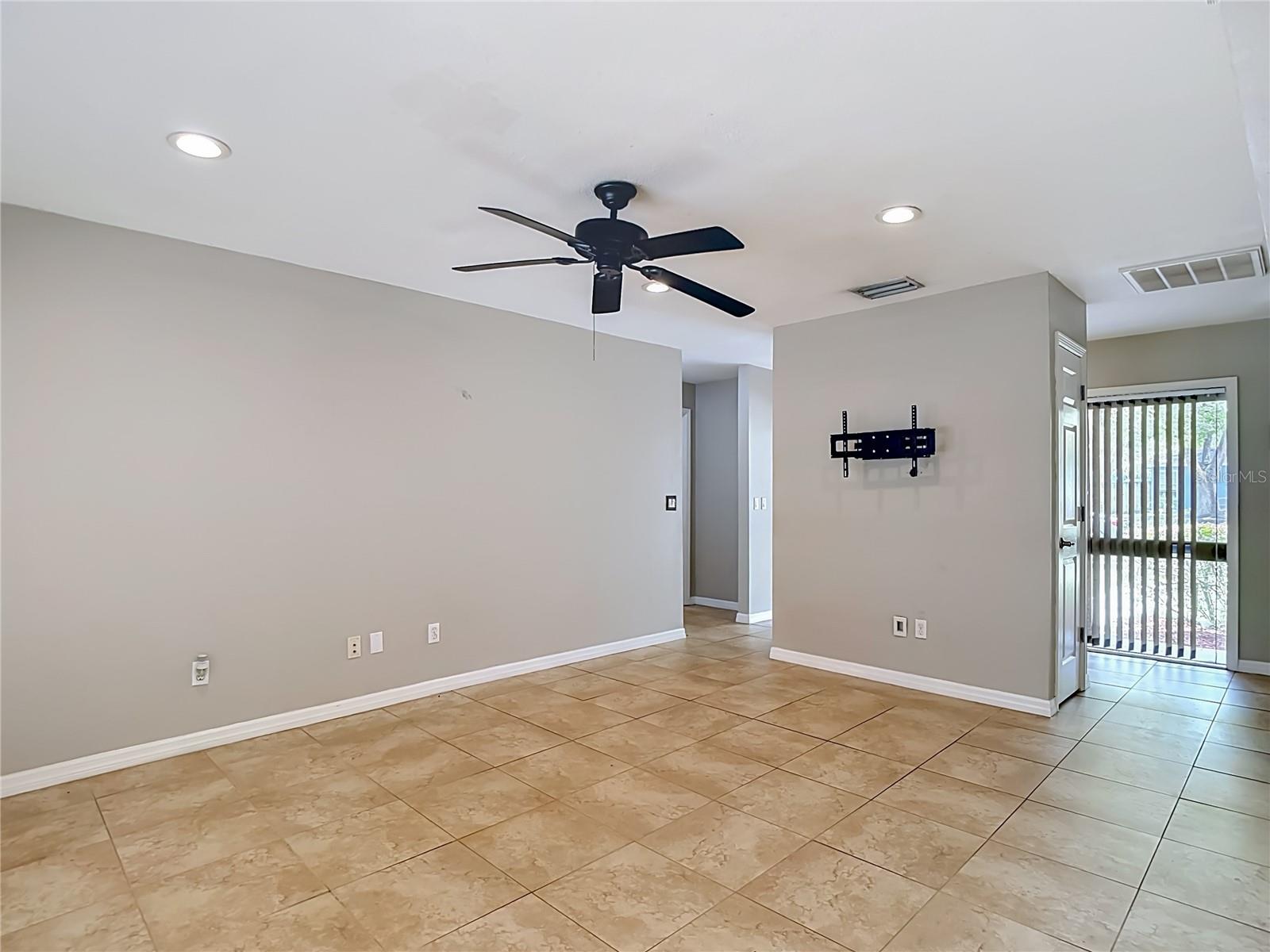 811 AMBASSADOR LOOP, TAMPA, FL, 33613