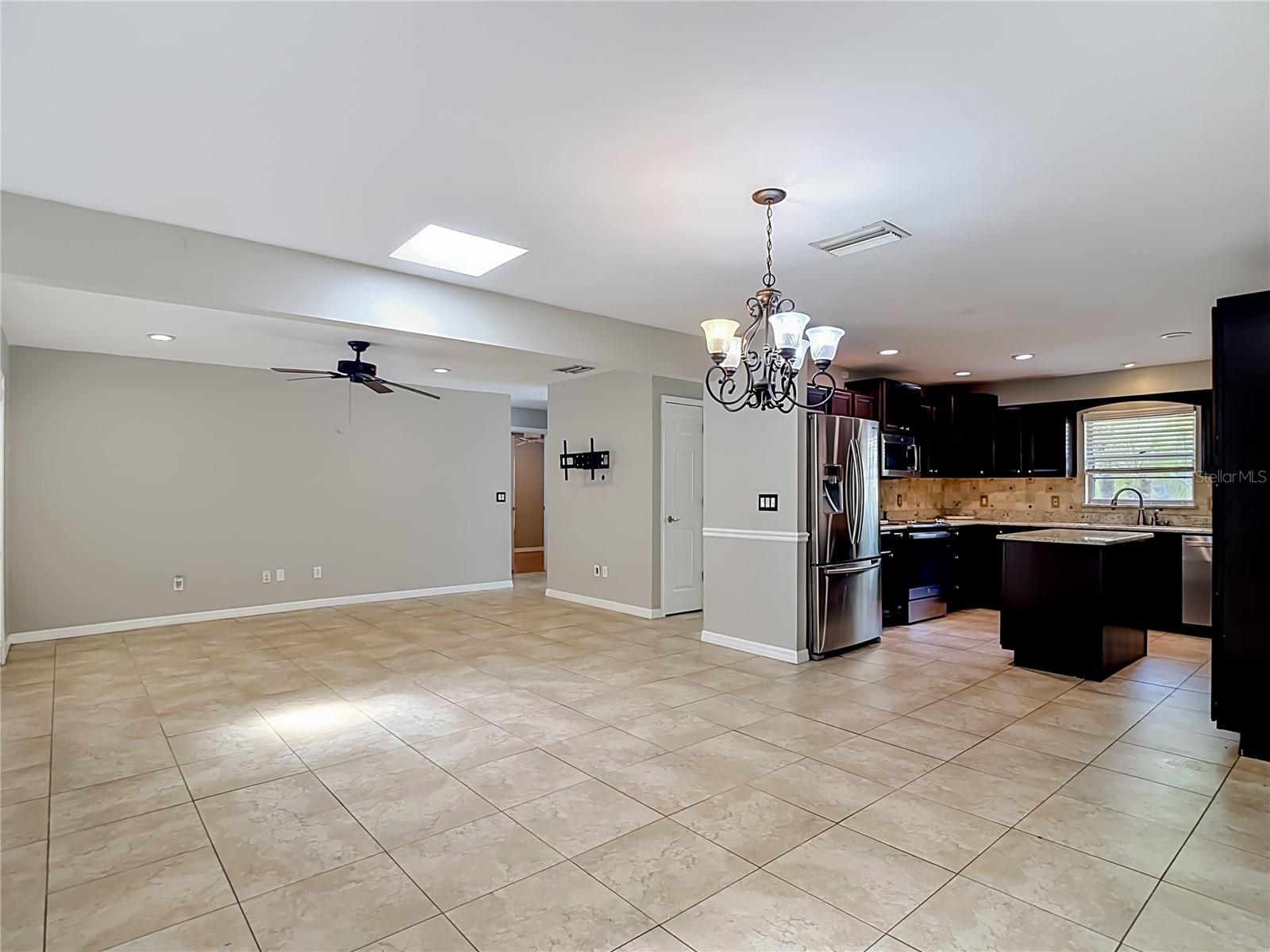 811 AMBASSADOR LOOP, TAMPA, FL, 33613