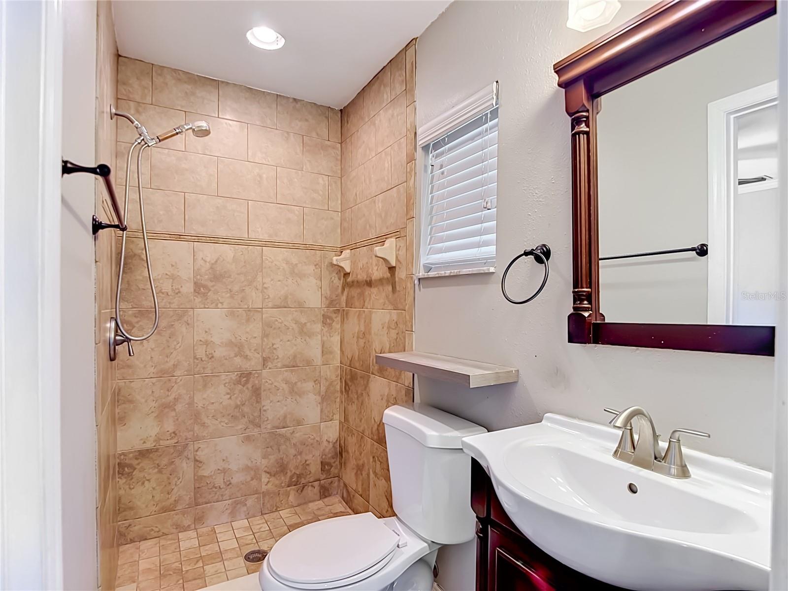 811 AMBASSADOR LOOP, TAMPA, FL, 33613