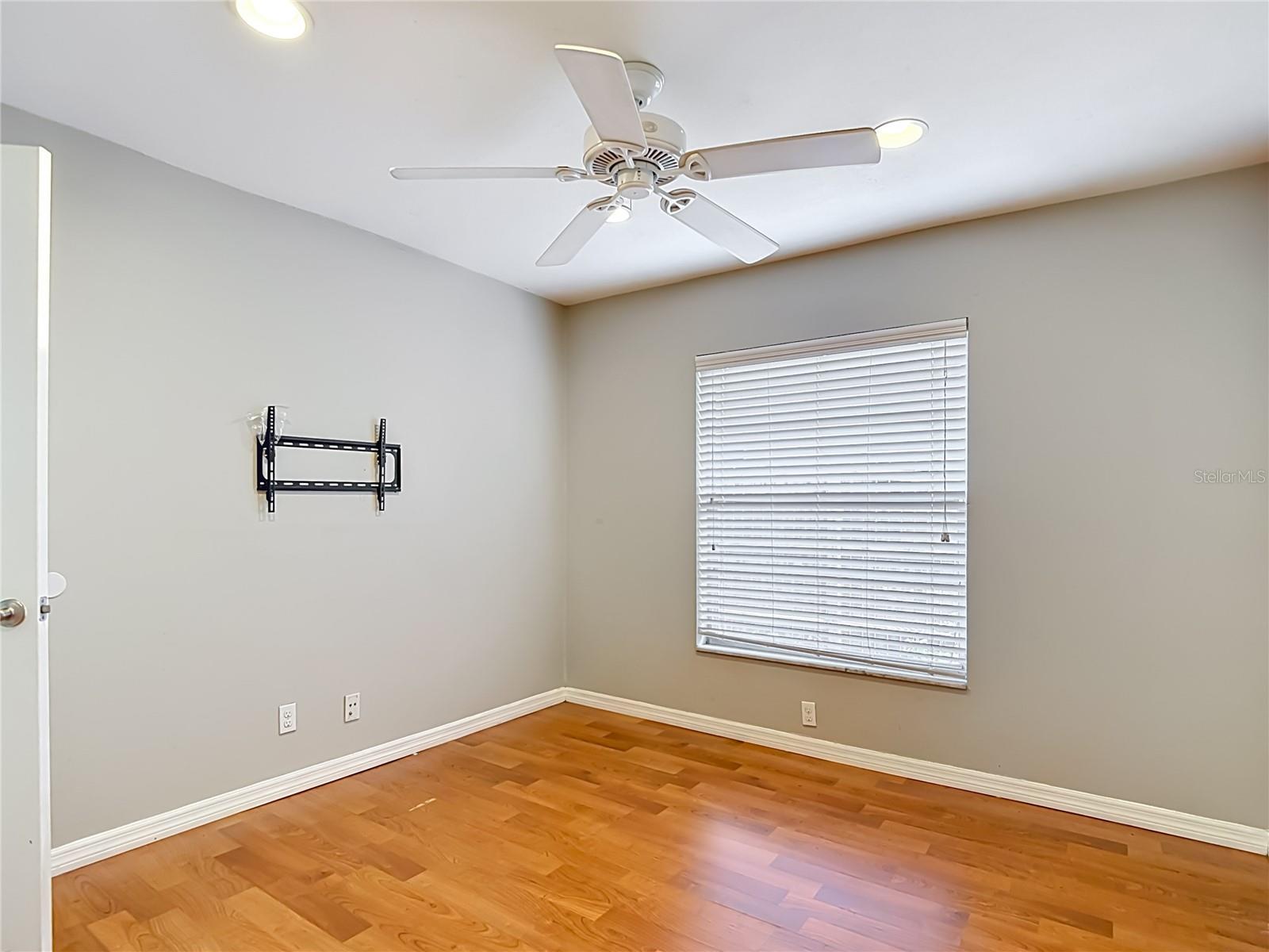 811 AMBASSADOR LOOP, TAMPA, FL, 33613