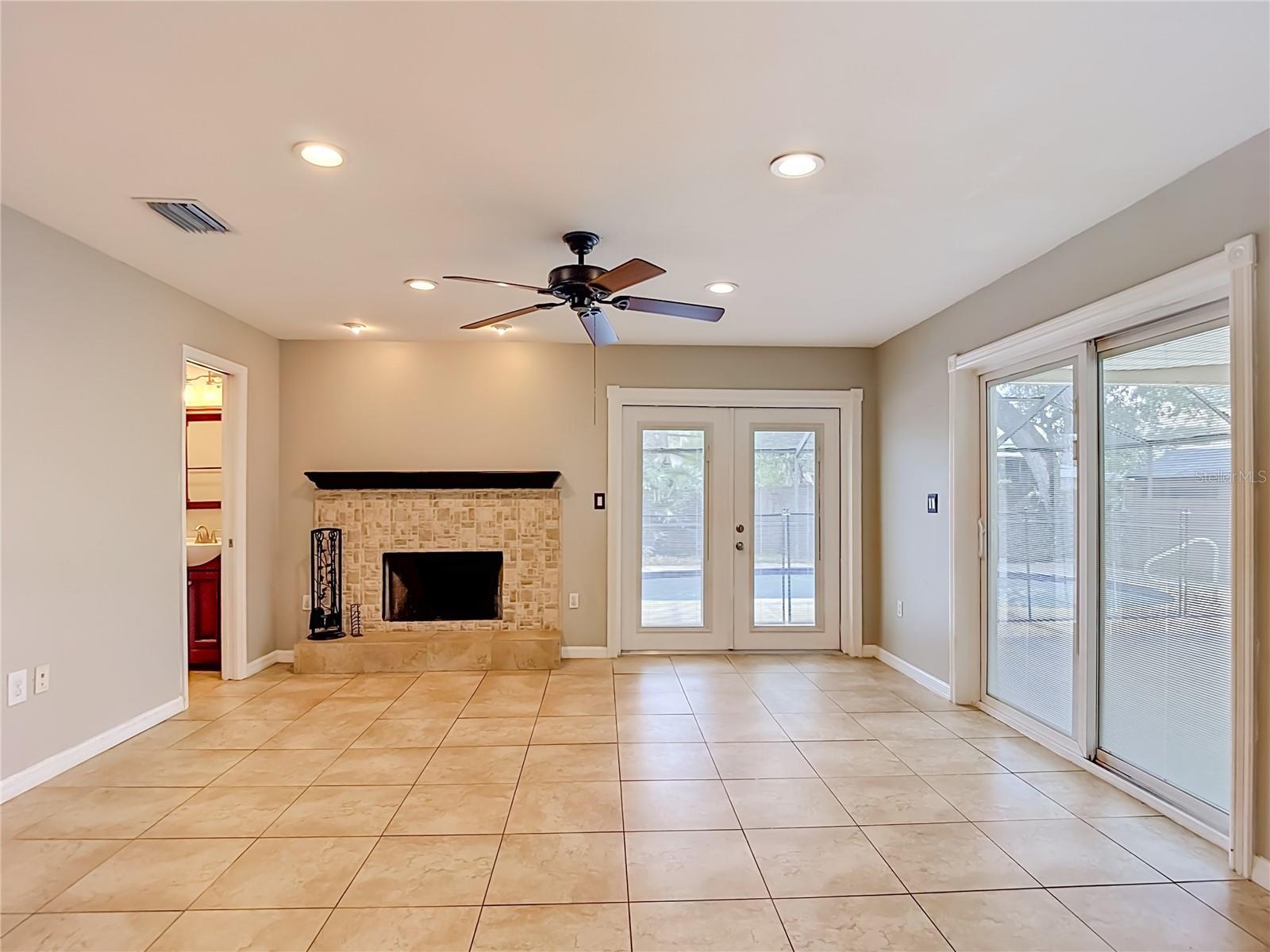 811 AMBASSADOR LOOP, TAMPA, FL, 33613