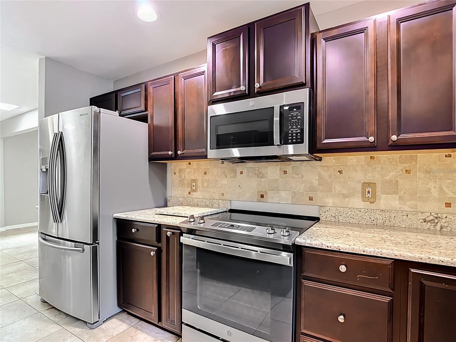 811 AMBASSADOR LOOP, TAMPA, FL, 33613