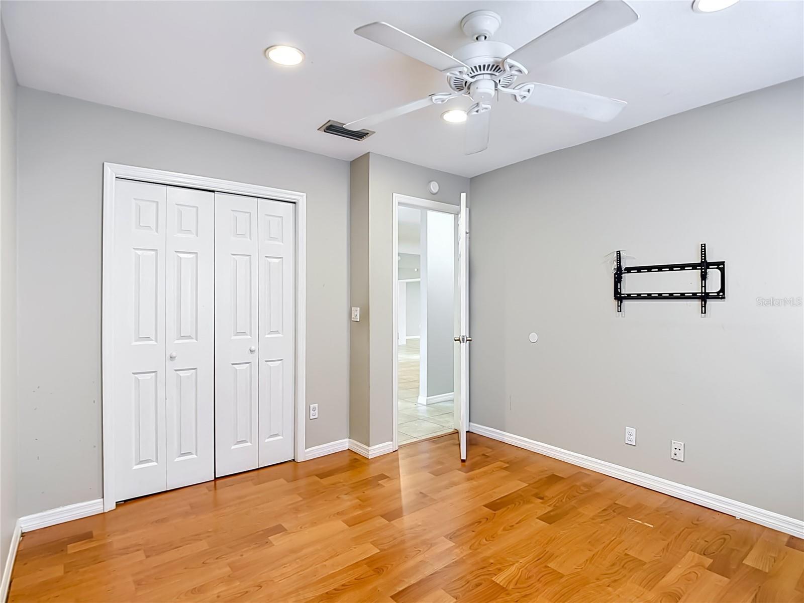 811 AMBASSADOR LOOP, TAMPA, FL, 33613