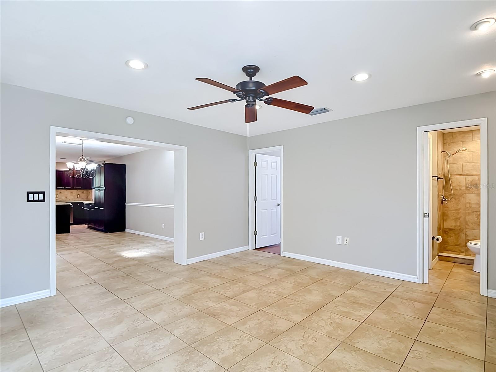 811 AMBASSADOR LOOP, TAMPA, FL, 33613