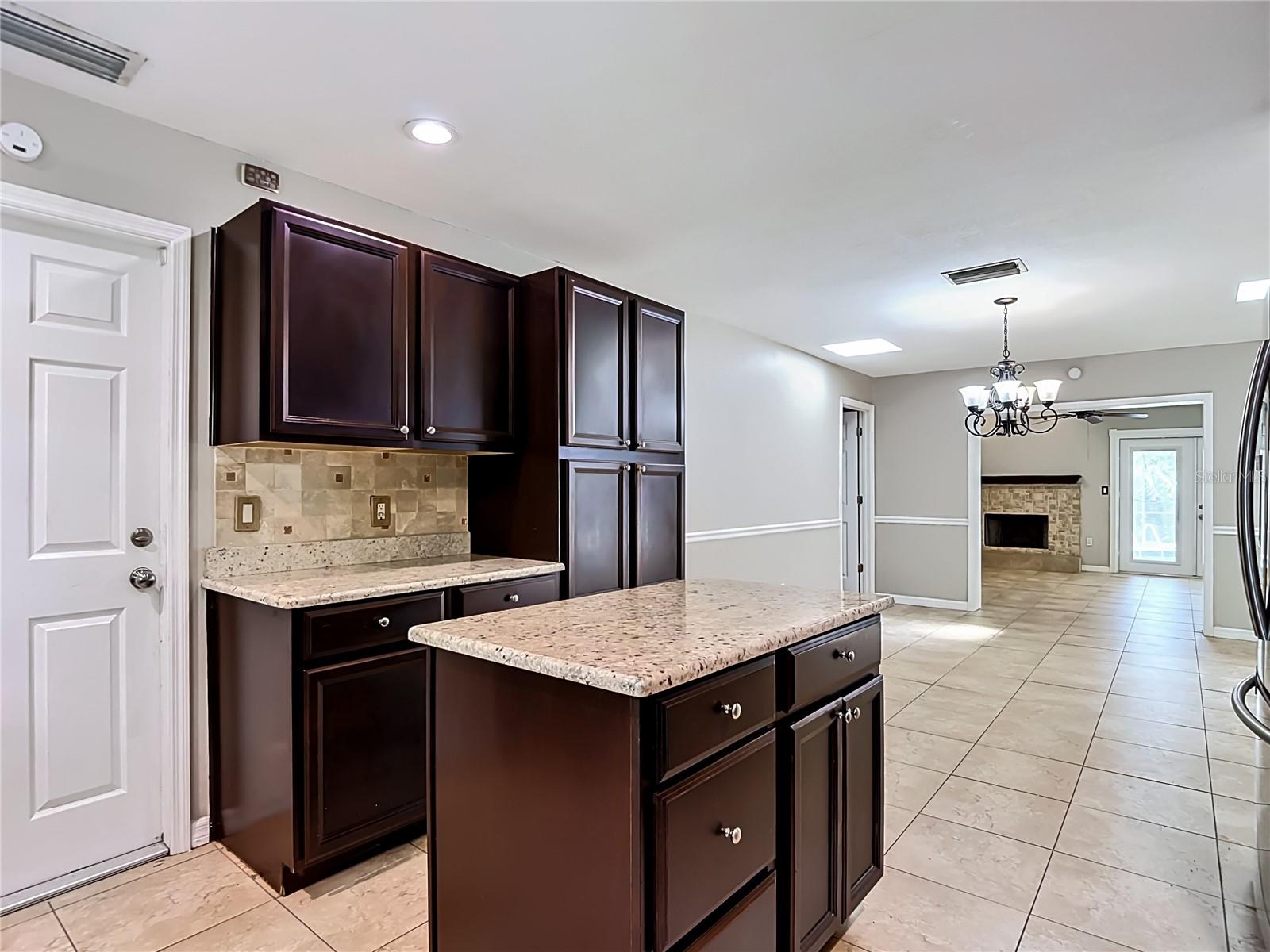 811 AMBASSADOR LOOP, TAMPA, FL, 33613