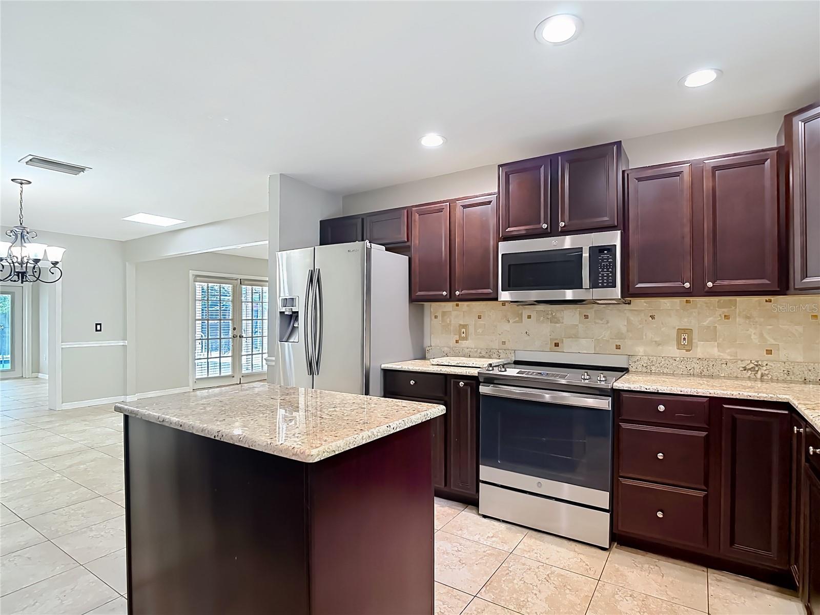 811 AMBASSADOR LOOP, TAMPA, FL, 33613