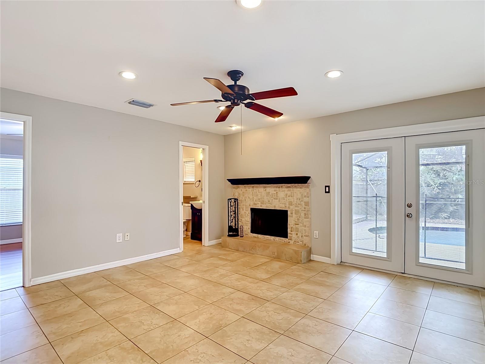 811 AMBASSADOR LOOP, TAMPA, FL, 33613