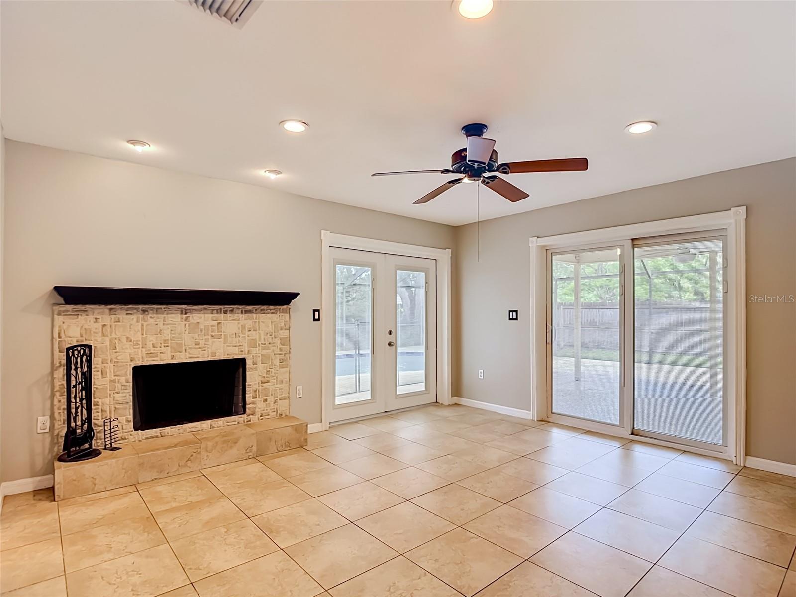 811 AMBASSADOR LOOP, TAMPA, FL, 33613