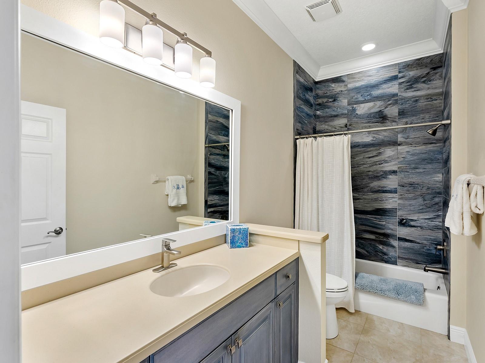 7210 LAKE FOREST GLN, LAKEWOOD RANCH, FL, 34202
