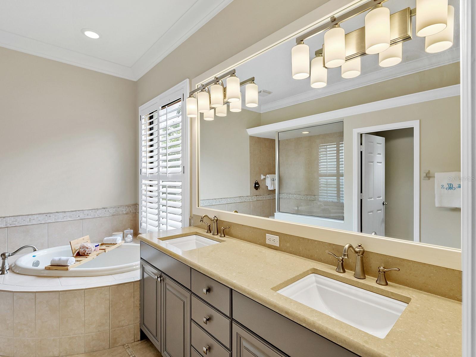 7210 LAKE FOREST GLN, LAKEWOOD RANCH, FL, 34202