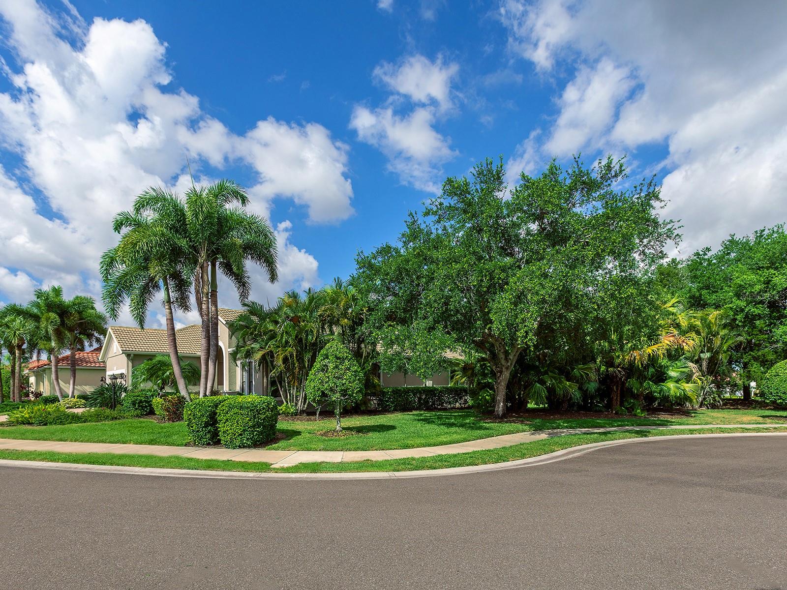 7210 LAKE FOREST GLN, LAKEWOOD RANCH, FL, 34202