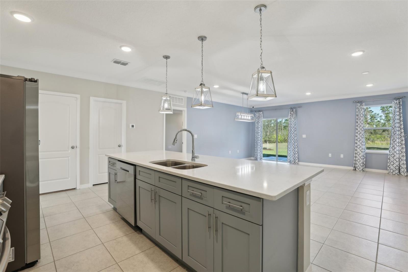 2410 PARK AVE, INDIAN LAKE ESTATES, FL, 33855
