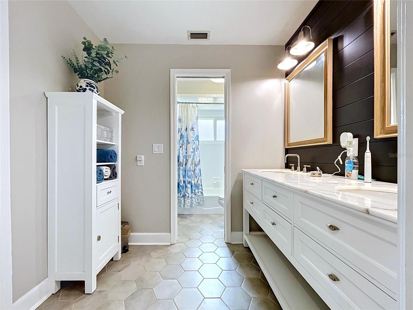 2210 ARBOR OAKS DR, VALRICO, FL, 33594