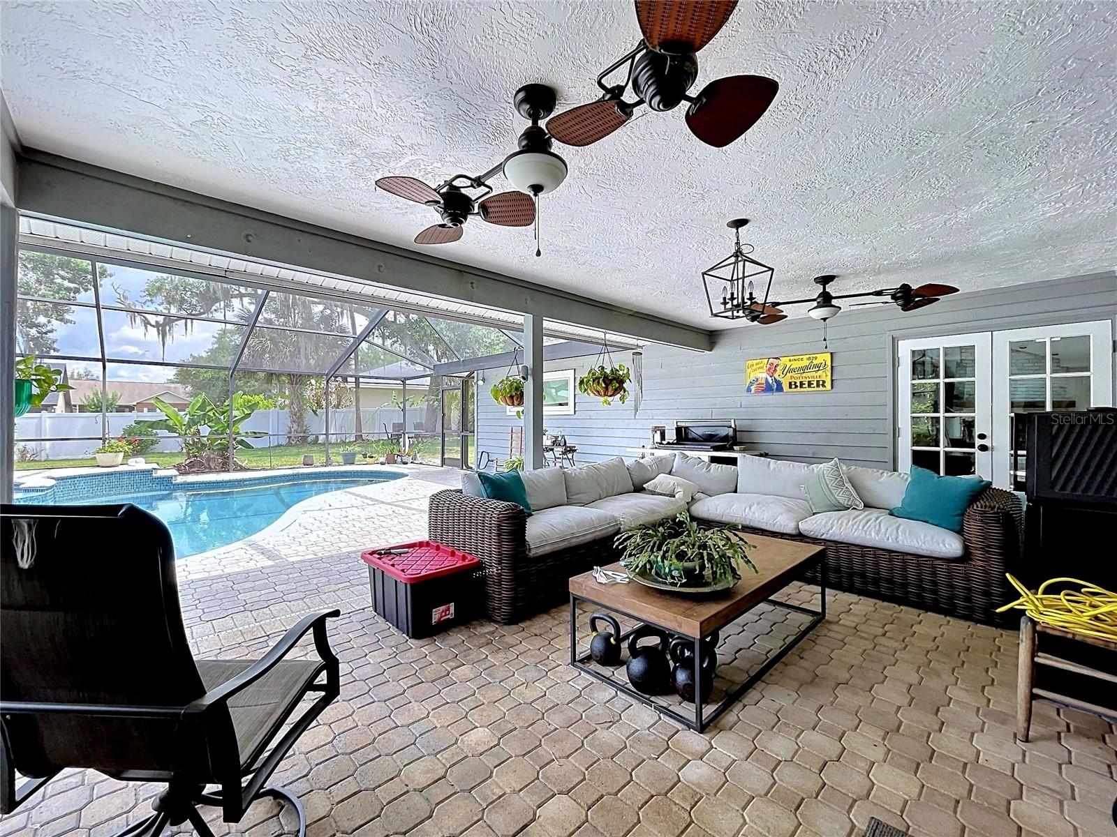 2210 ARBOR OAKS DR, VALRICO, FL, 33594