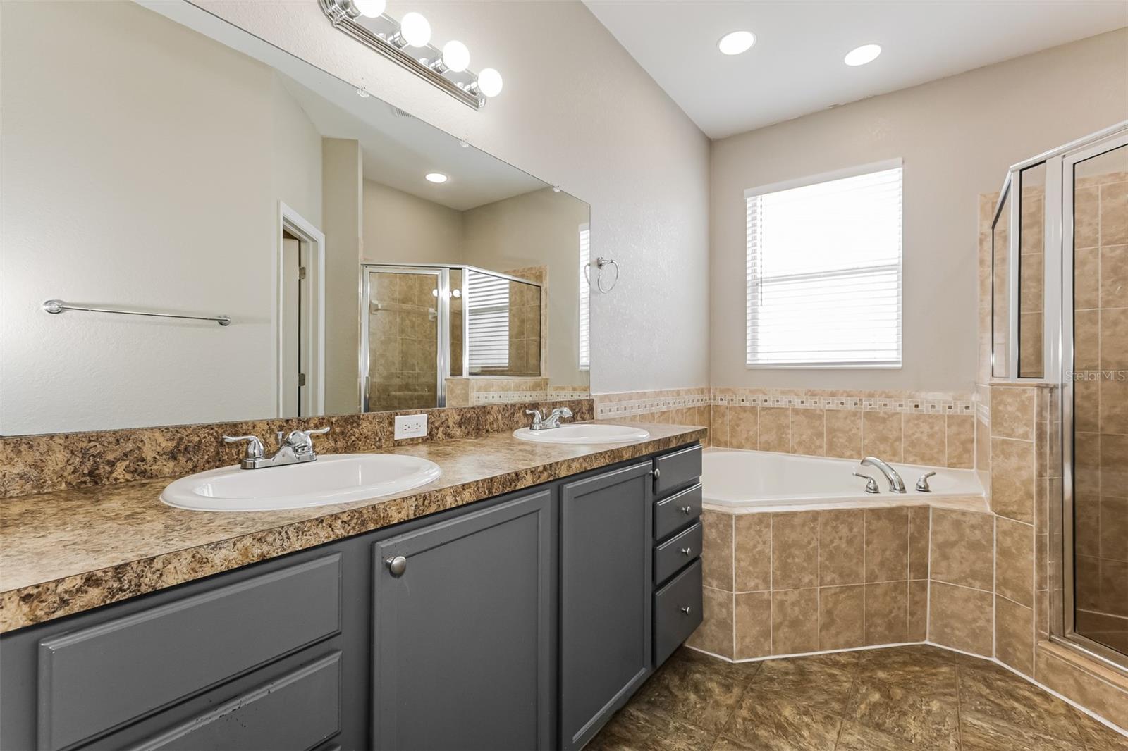 8130 WOODVINE CIR, LAKELAND, FL, 33810