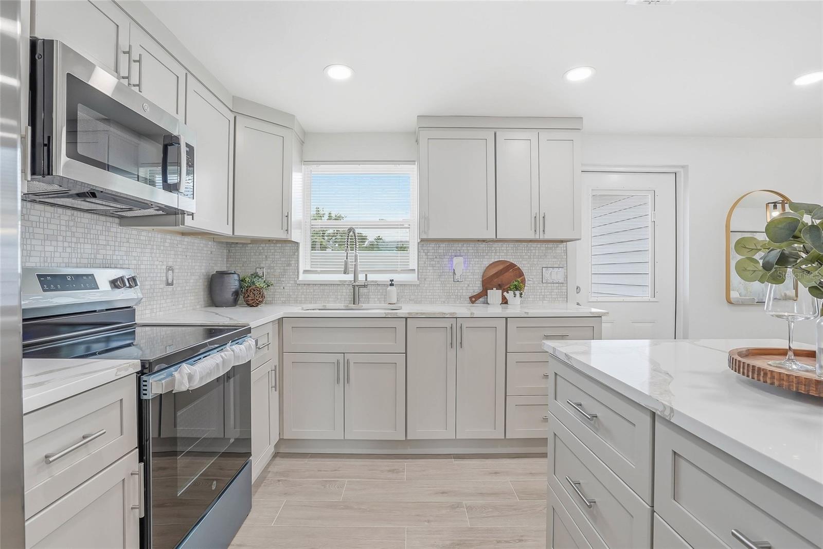 1018 LANDAU ST, HOLIDAY, FL, 34690